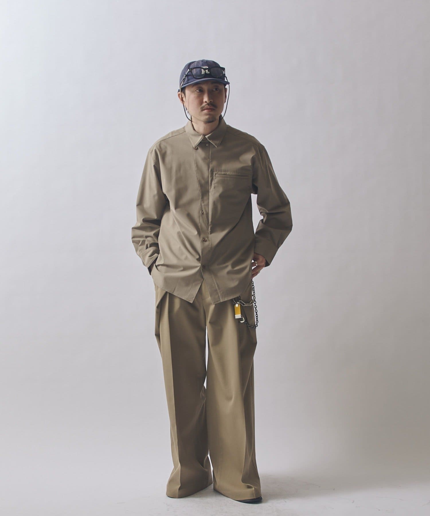 Lui's(ルイス) SURJENT ディープスラックスパンツ