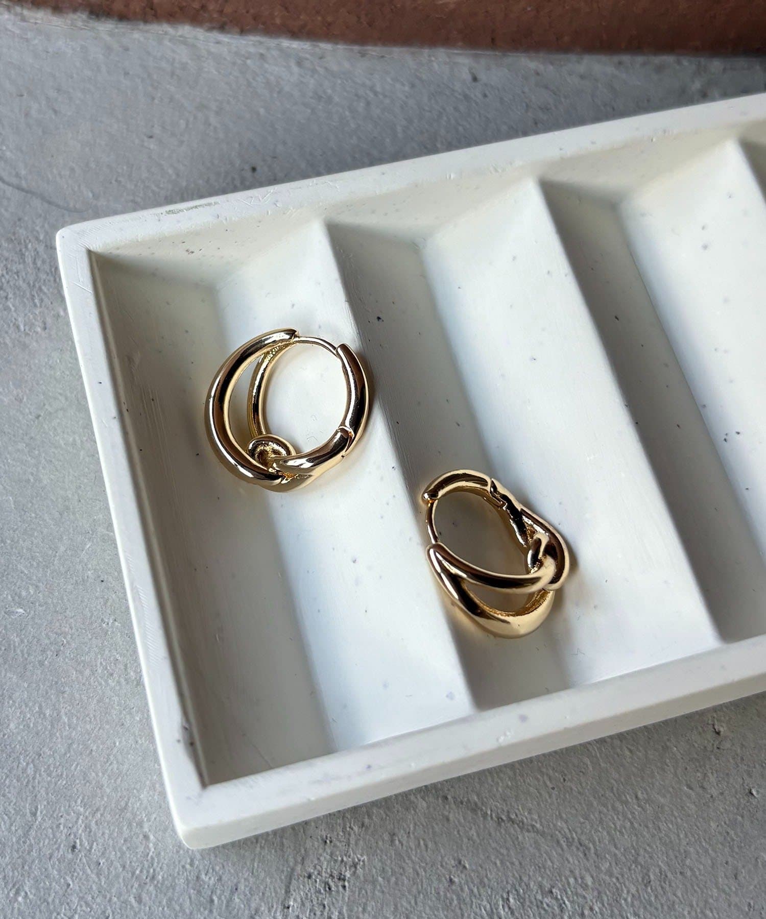 CAPRICIEUX LE'MAGE(カプリシュレマージュ) 〈GOLDY/ゴールディ〉ノットフープピアス