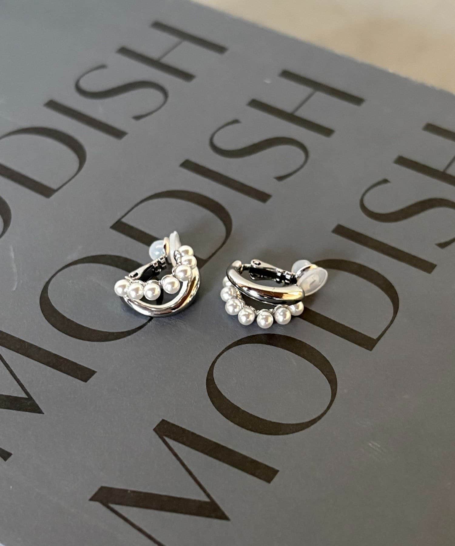 CAPRICIEUX LE'MAGE(カプリシュレマージュ) 〈GOLDY/ゴールディ〉2連パールコンビイヤリング