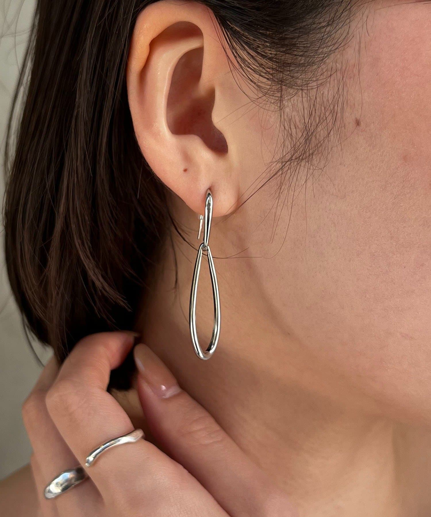 CAPRICIEUX LE'MAGE(カプリシュレマージュ) 〈GOLDY/ゴールディ〉ドロップラインフックピアス