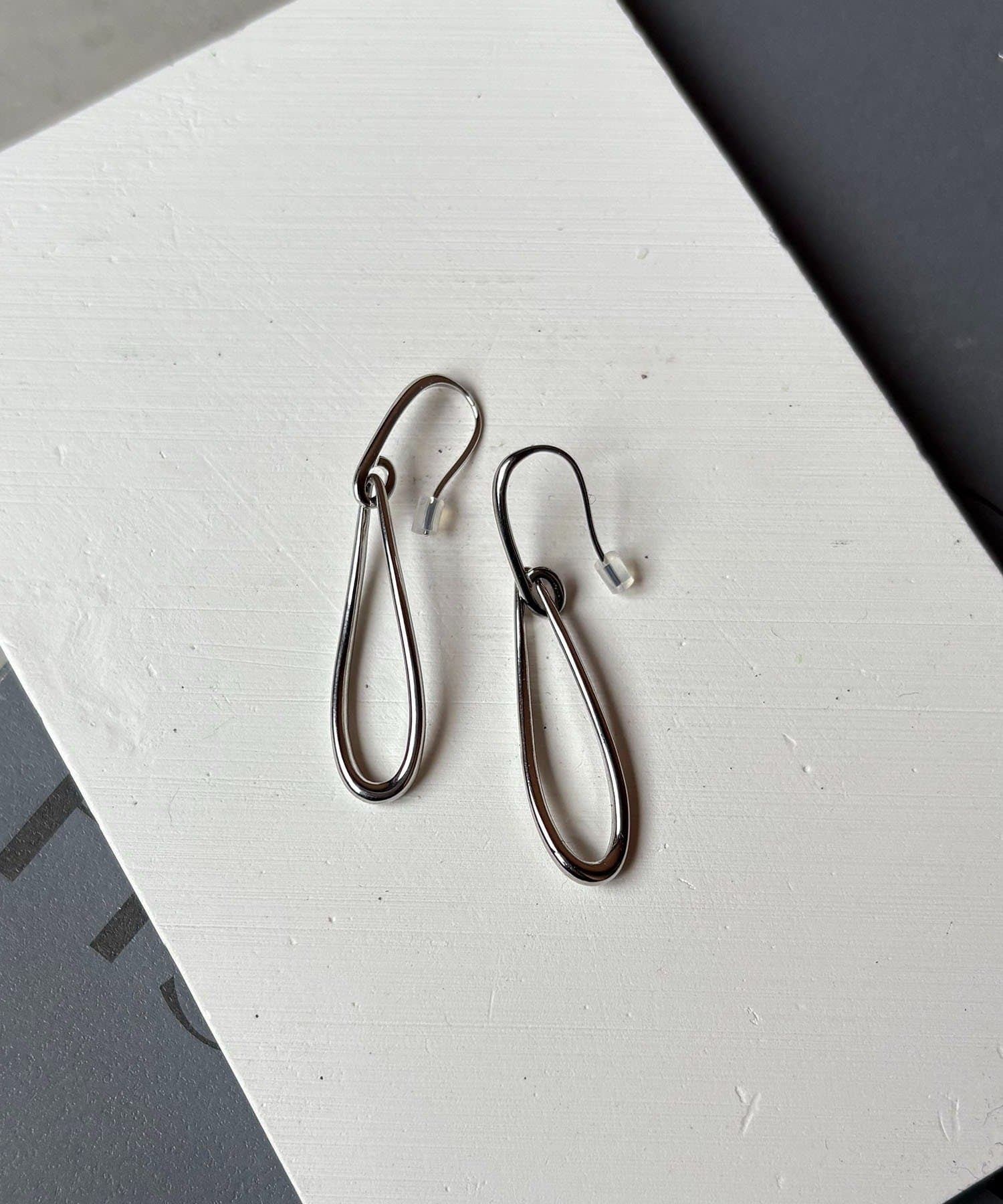 CAPRICIEUX LE'MAGE(カプリシュレマージュ) 〈GOLDY/ゴールディ〉ドロップラインフックピアス