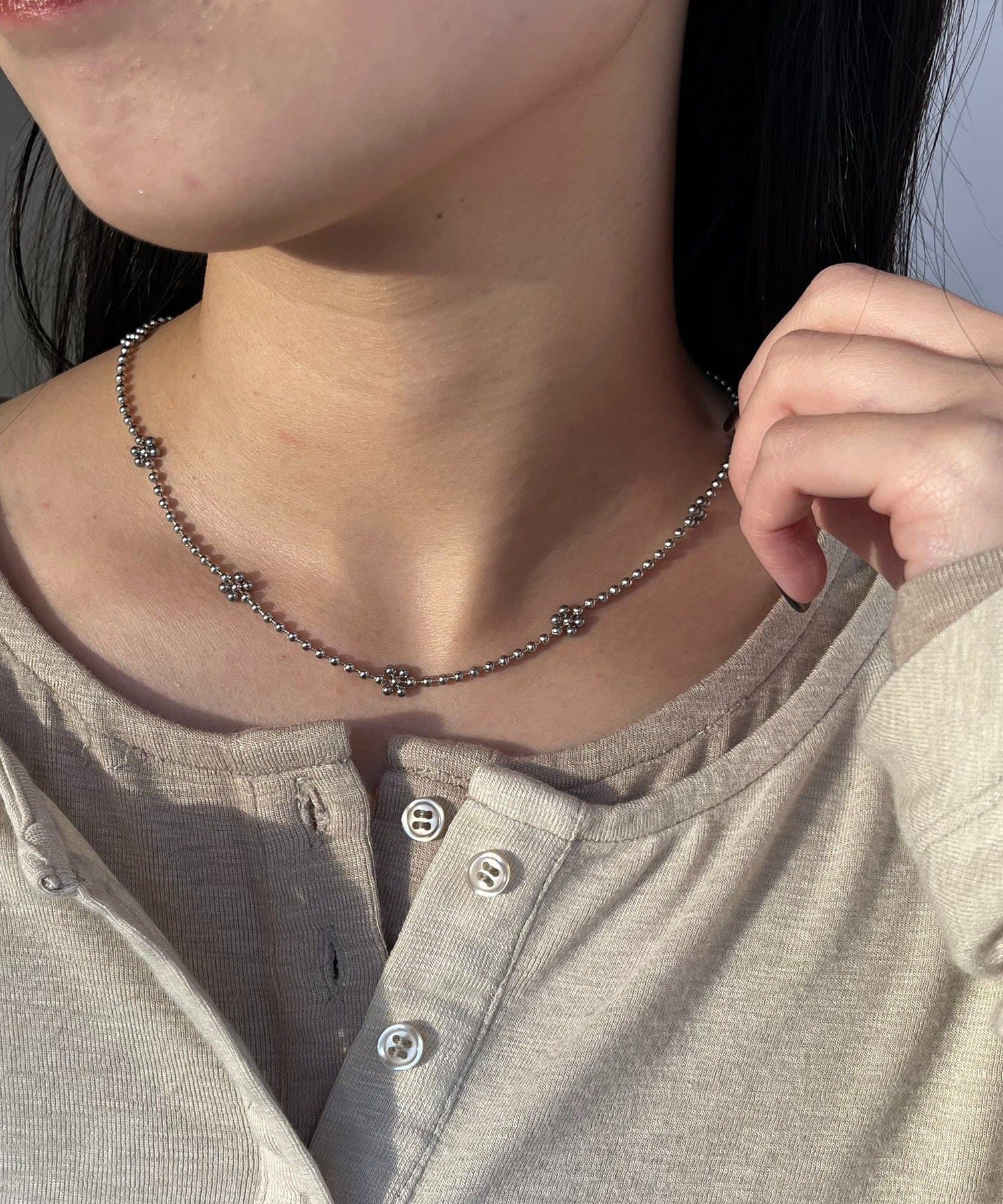 CAPRICIEUX LE'MAGE(カプリシュレマージュ) 〈GOLDY/ゴールディ〉フラワーボールチェーンネックレス