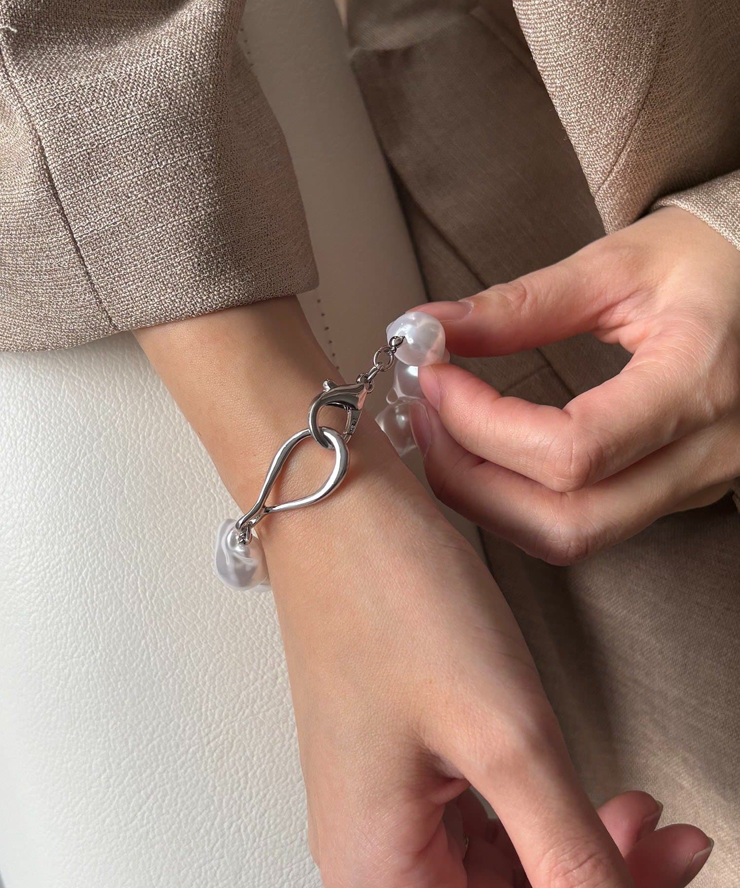 CAPRICIEUX LE'MAGE(カプリシュレマージュ) 〈GOLDY/ゴールディ〉バロックパール風ブレスレット