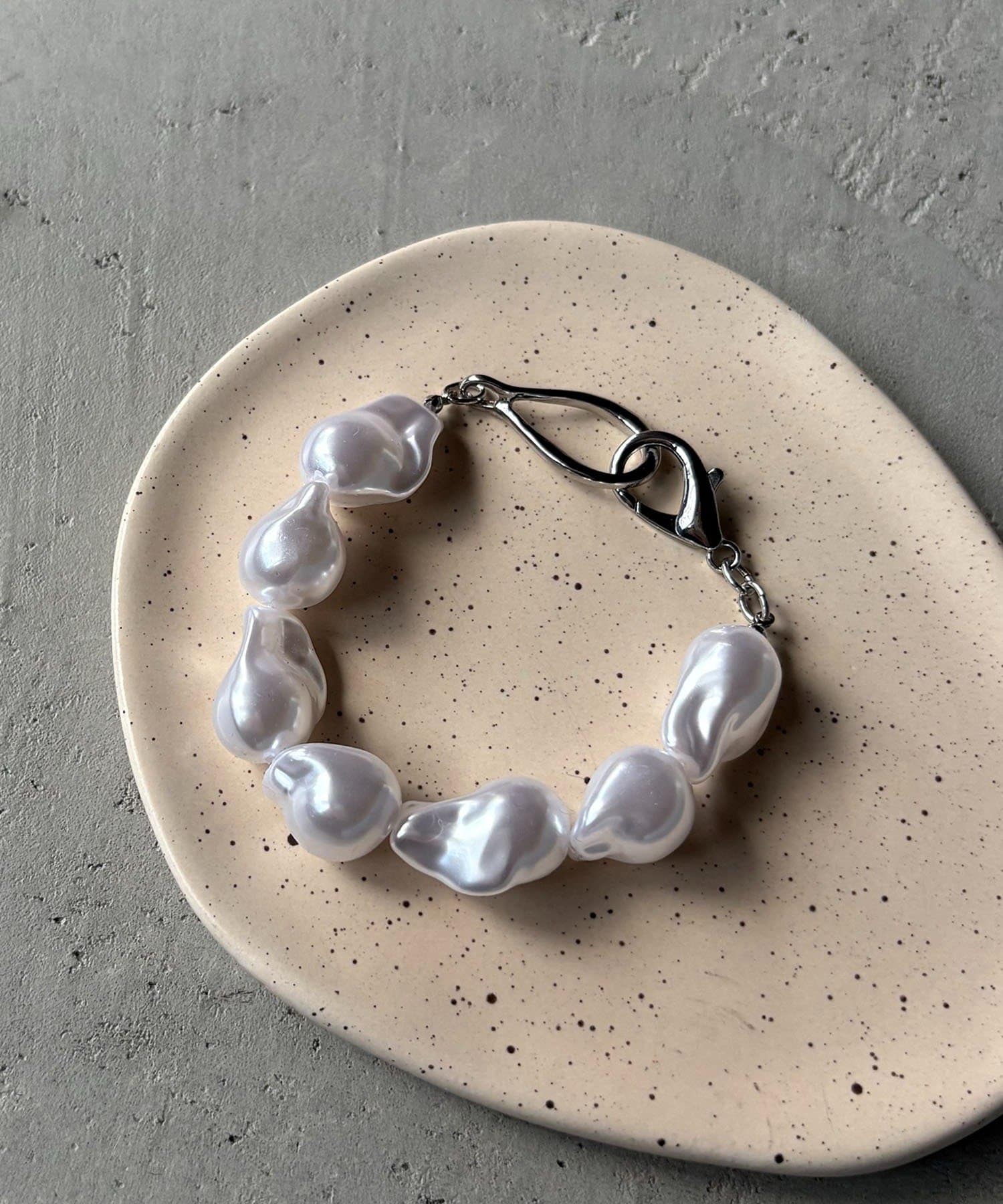 CAPRICIEUX LE'MAGE(カプリシュレマージュ) 〈GOLDY/ゴールディ〉バロックパール風ブレスレット