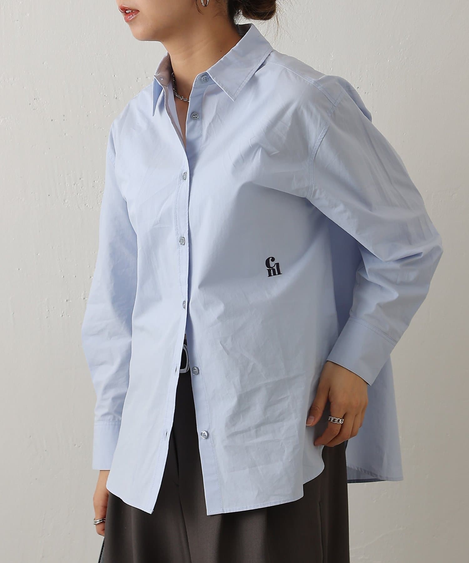 COLONY 2139(コロニー トゥーワンスリーナイン) 刺繍ロゴコットンシャツ