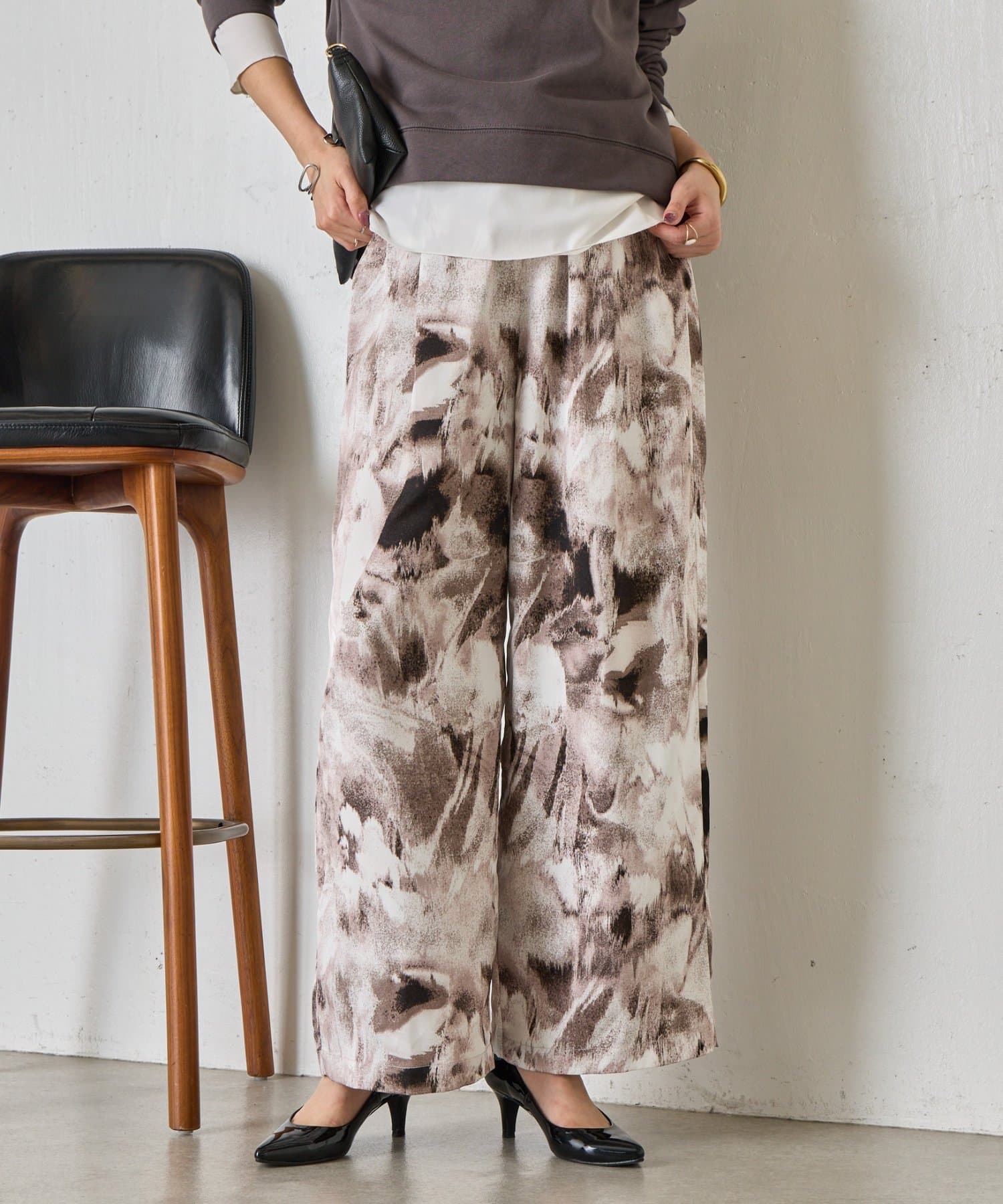 Jena　espace merveilleux(ジェナ　エスパスメルヴェイユ) 【柄で華やぐ】ぼかし花柄ツイルパンツ