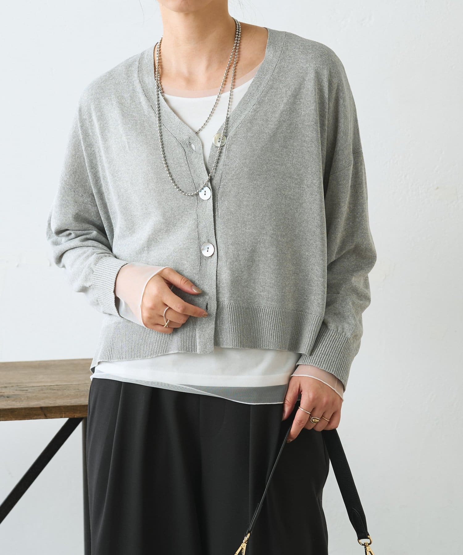 Jena　espace merveilleux(ジェナ　エスパスメルヴェイユ) 【体系カバー◎】シェルボタンカーディガン