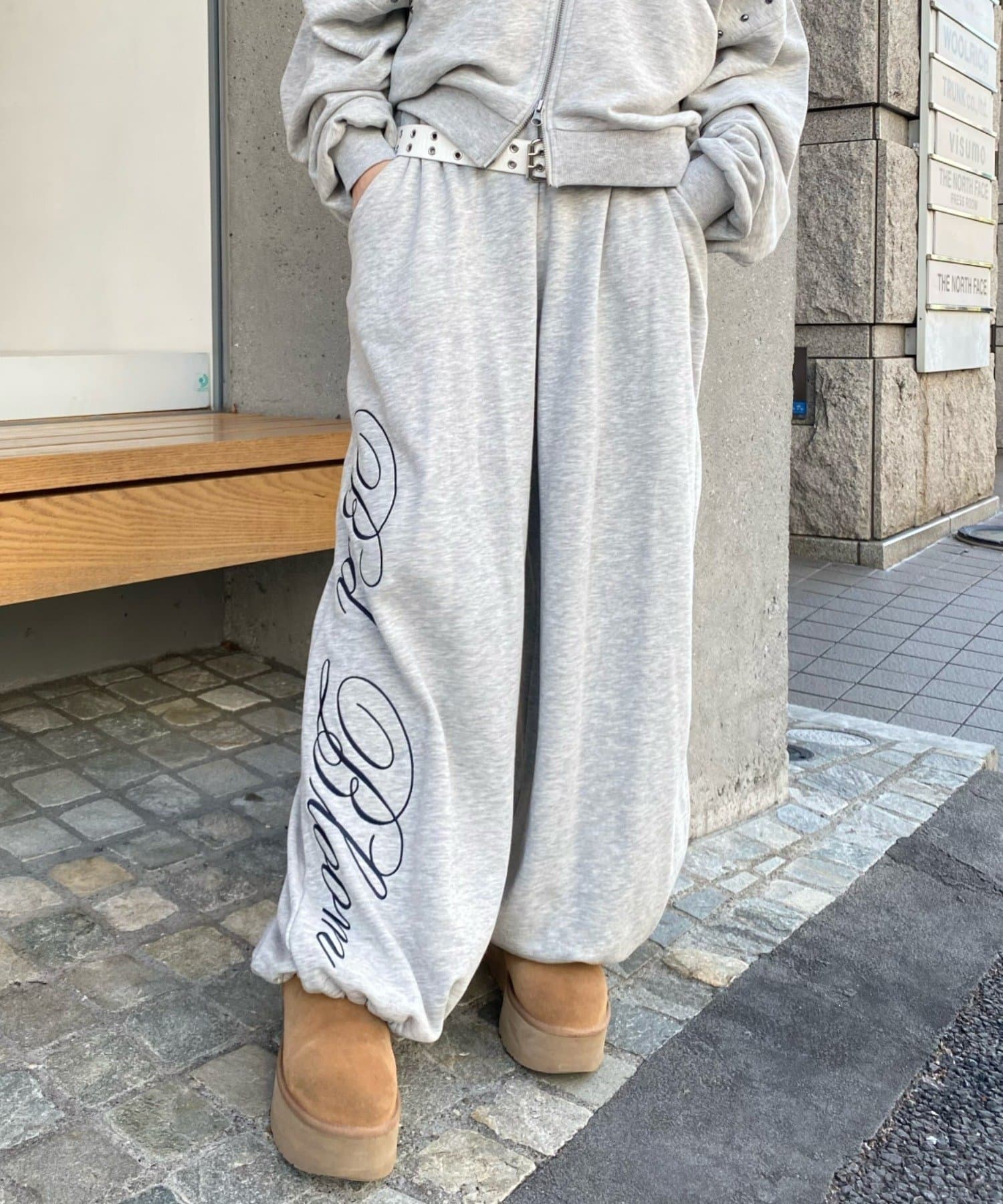 RAY CASSIN(レイカズン) 【セットアップで着られる】ロゴプリントルーズビッグスウェットパンツ