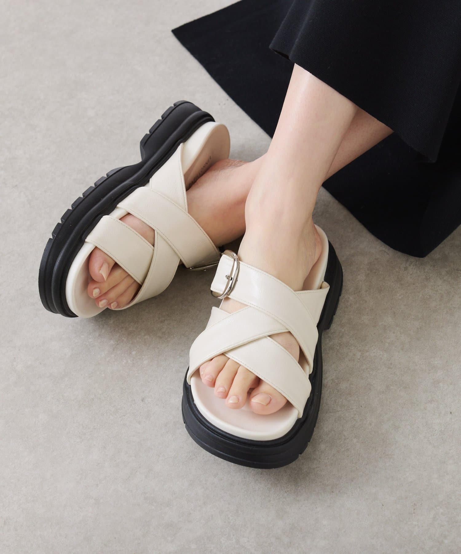 COLLAGE GALLARDAGALANTE(コラージュ ガリャルダガランテ) 【PAPILLONNER/パピヨネ】ベルトクロスサンダル