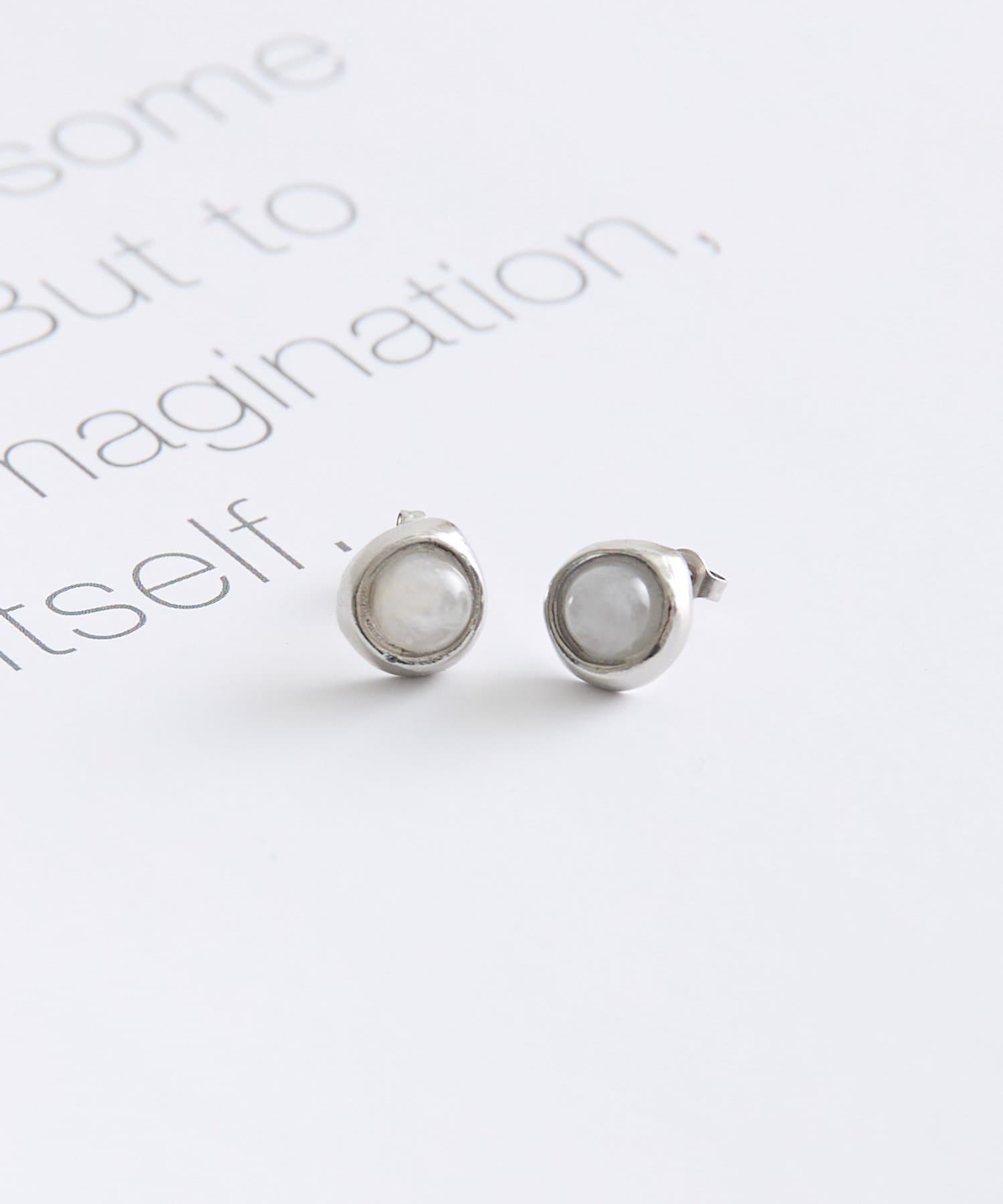 Jena　espace merveilleux(ジェナ　エスパスメルヴェイユ) ツブストーンピアス