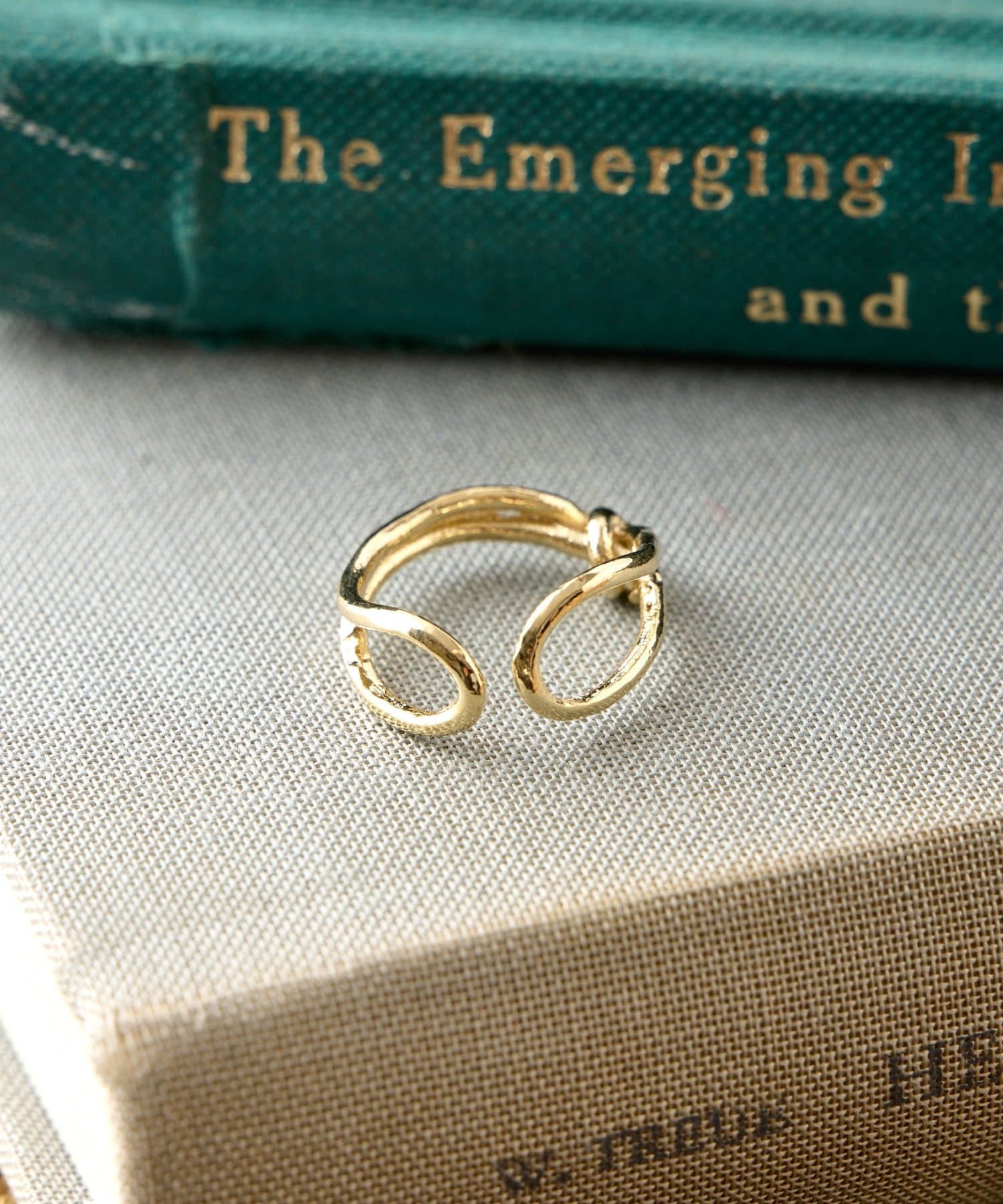 Jena　espace merveilleux(ジェナ　エスパスメルヴェイユ) ムスビニュアンスリング