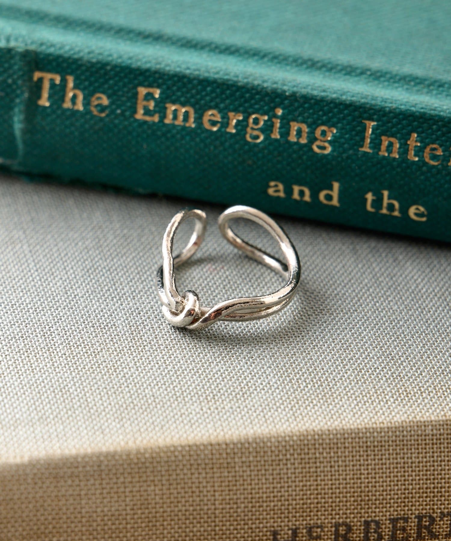 Jena　espace merveilleux(ジェナ　エスパスメルヴェイユ) ムスビニュアンスリング