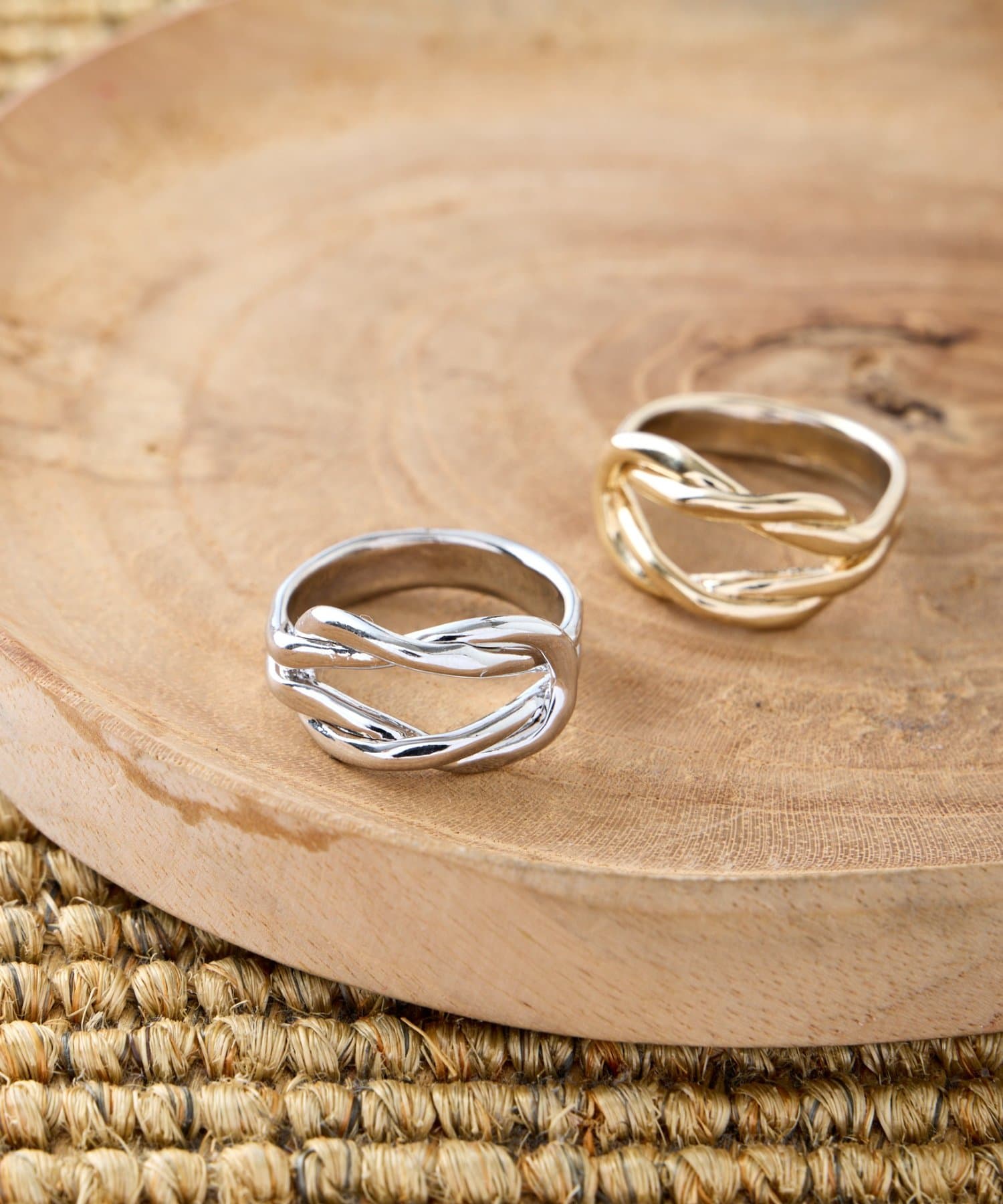 Jena　espace merveilleux(ジェナ　エスパスメルヴェイユ) ループラインリング