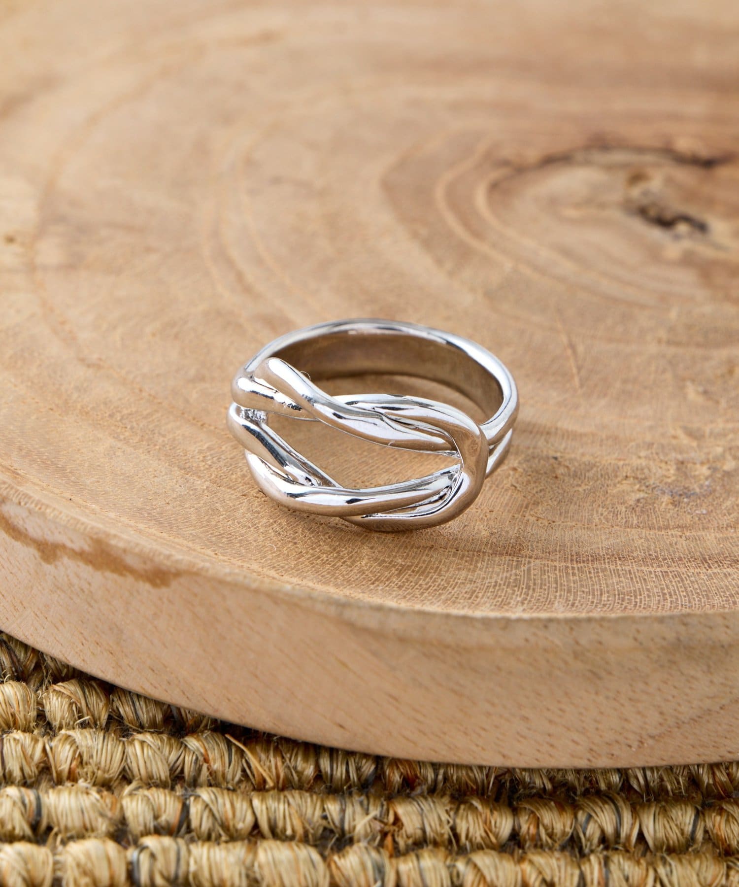 Jena　espace merveilleux(ジェナ　エスパスメルヴェイユ) ループラインリング