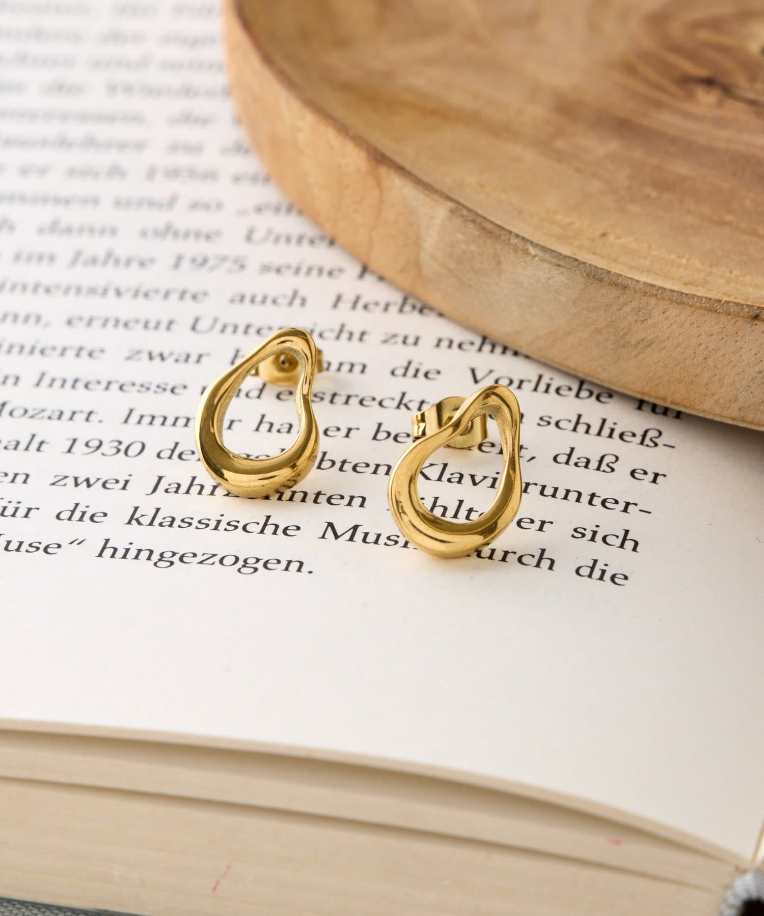 Jena　espace merveilleux(ジェナ　エスパスメルヴェイユ) シズクウェーブピアス