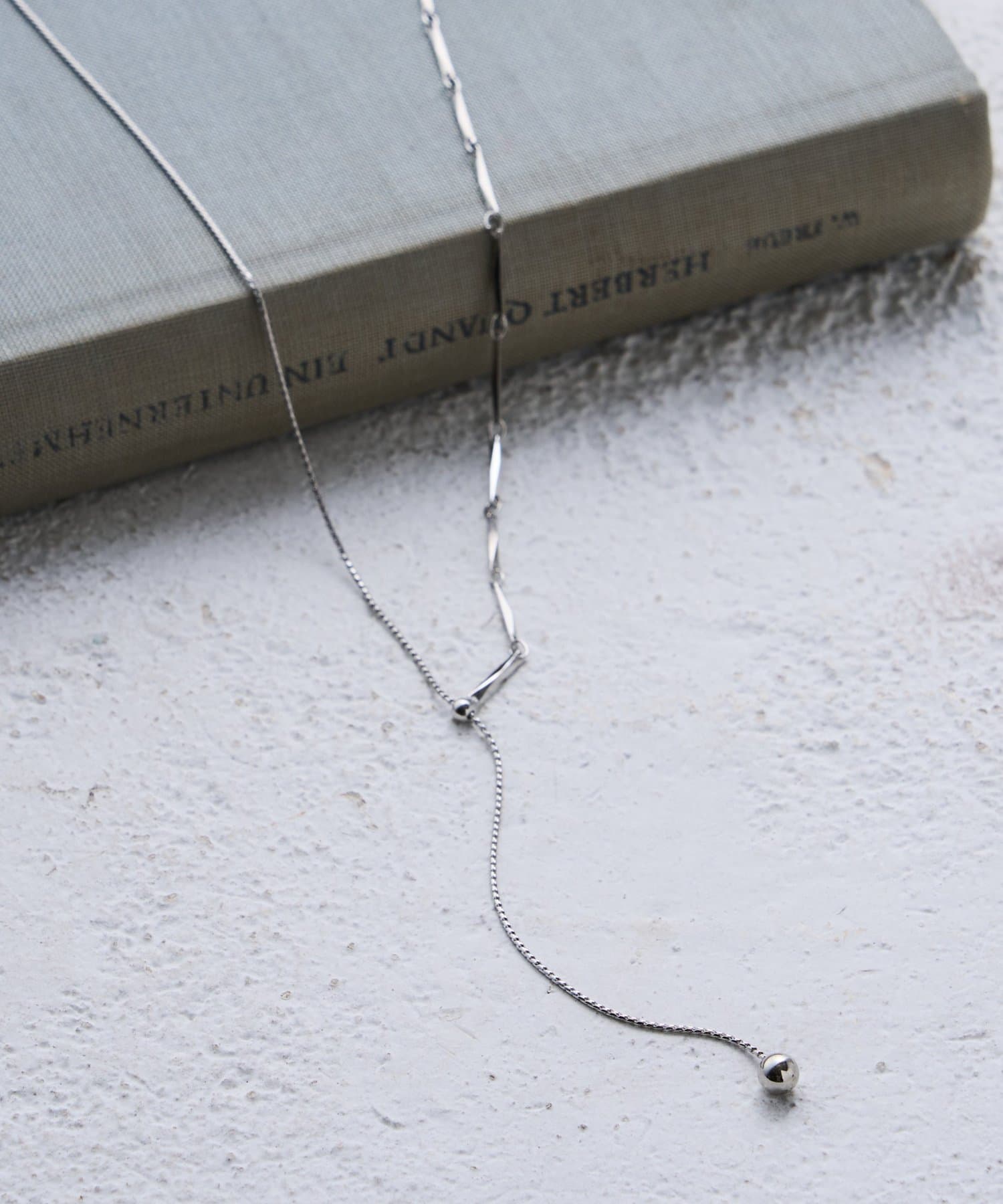 Jena　espace merveilleux(ジェナ　エスパスメルヴェイユ) ナローロングスライドネックレス