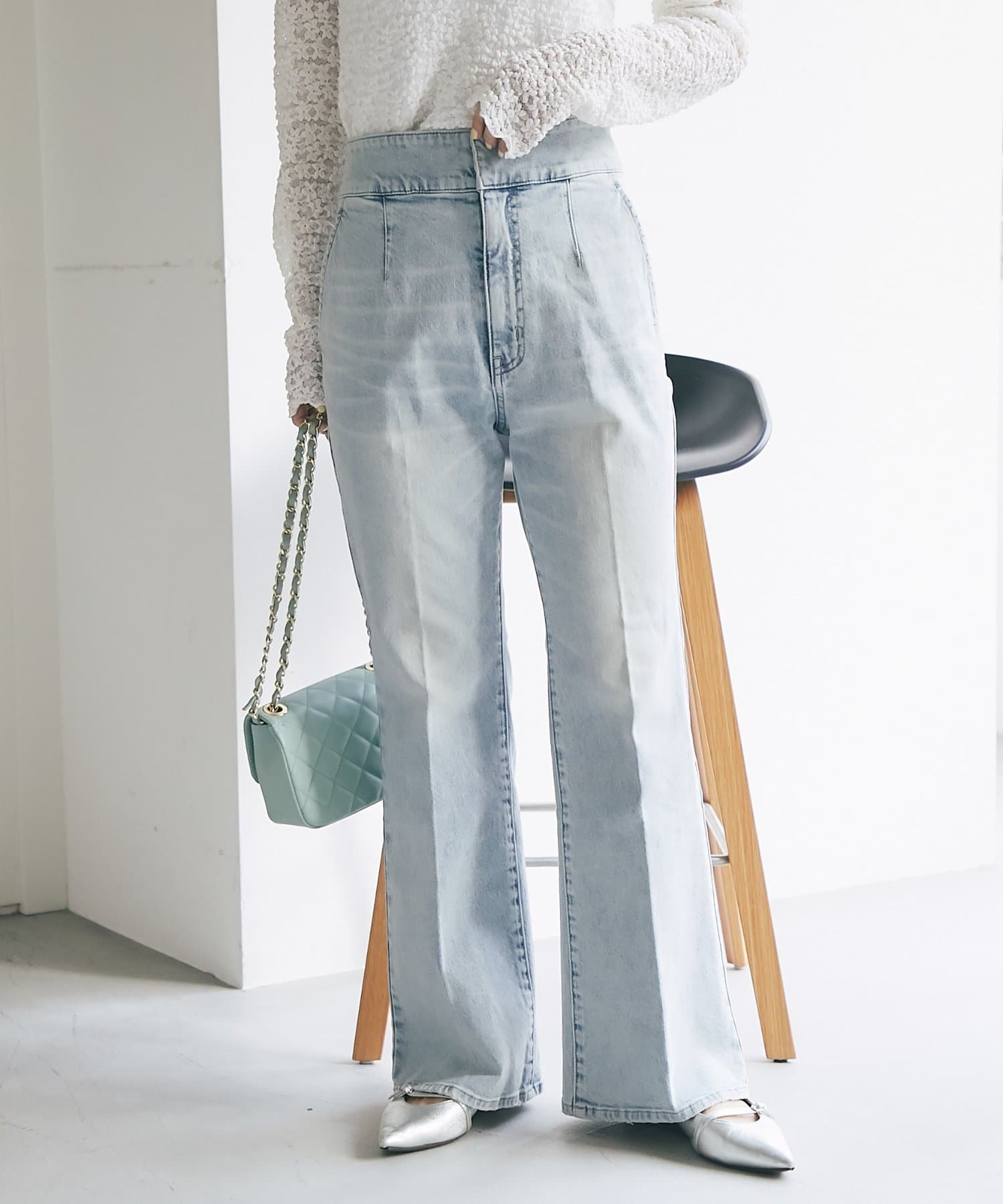 La boutique BonBon(ラブティックボンボン) バックレースアップデニムフレアパンツ