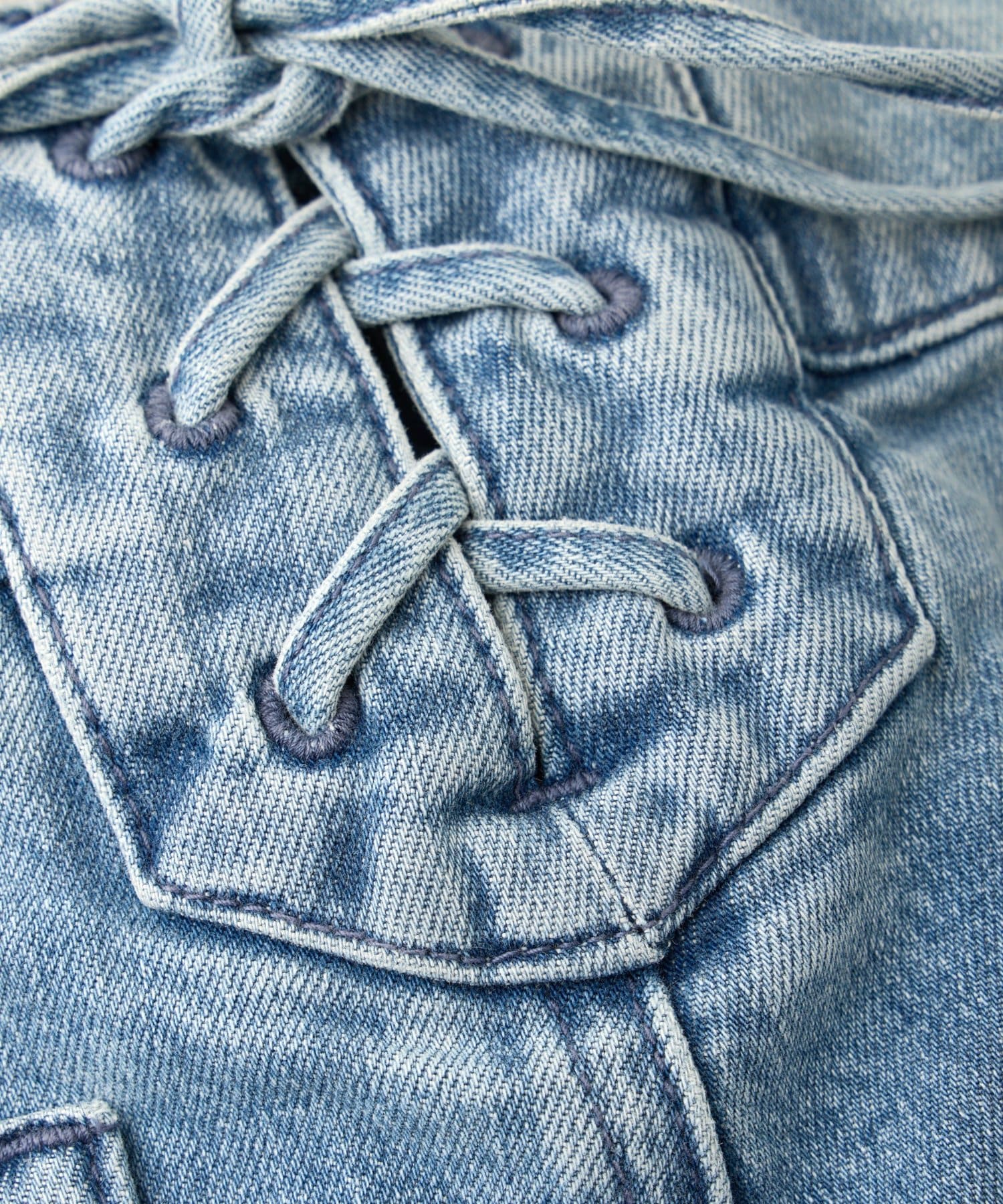 La boutique BonBon(ラブティックボンボン) バックレースアップデニムフレアパンツ