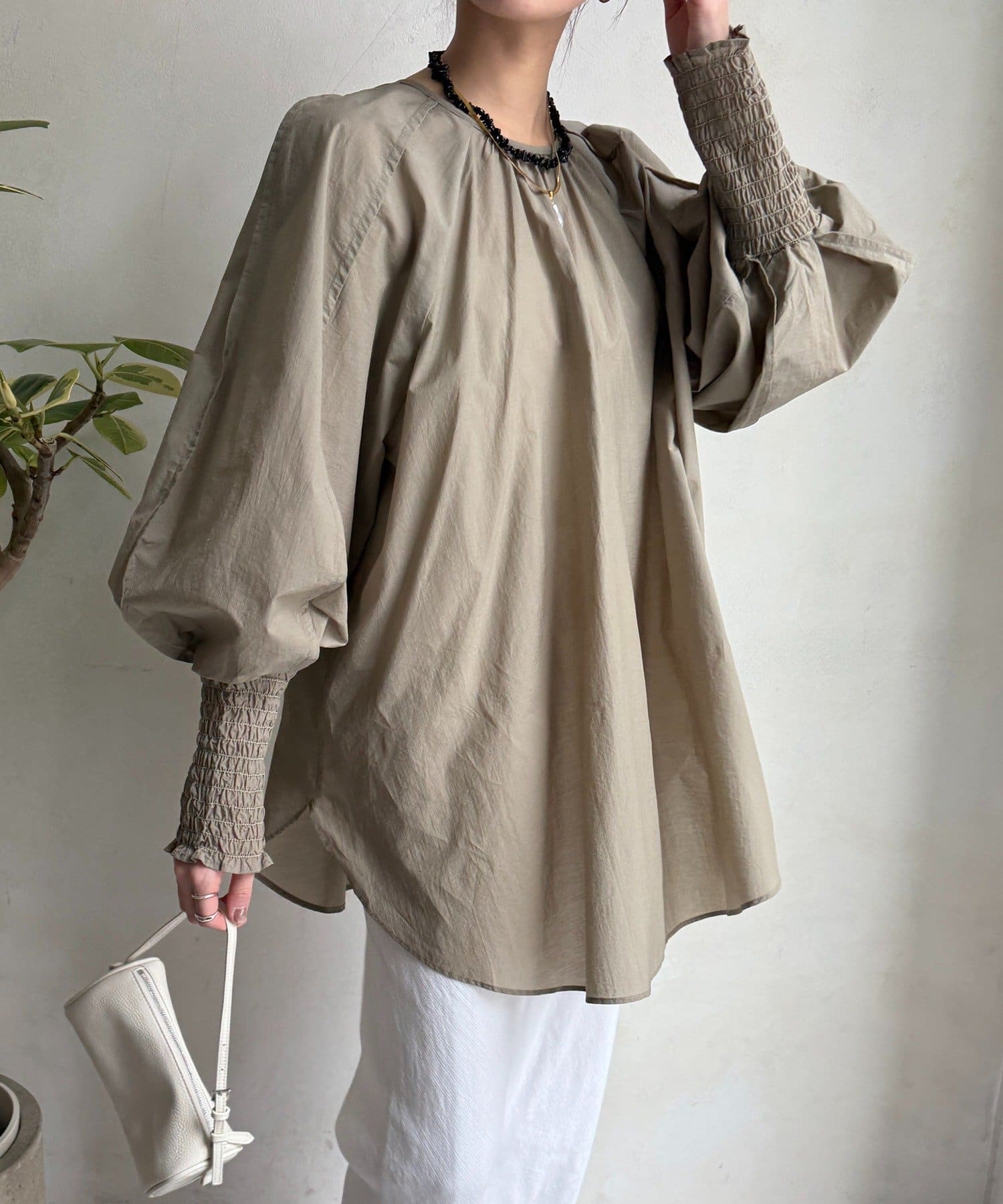 DOUDOU(ドゥドゥ) シャーリングカフチュニックブラウス