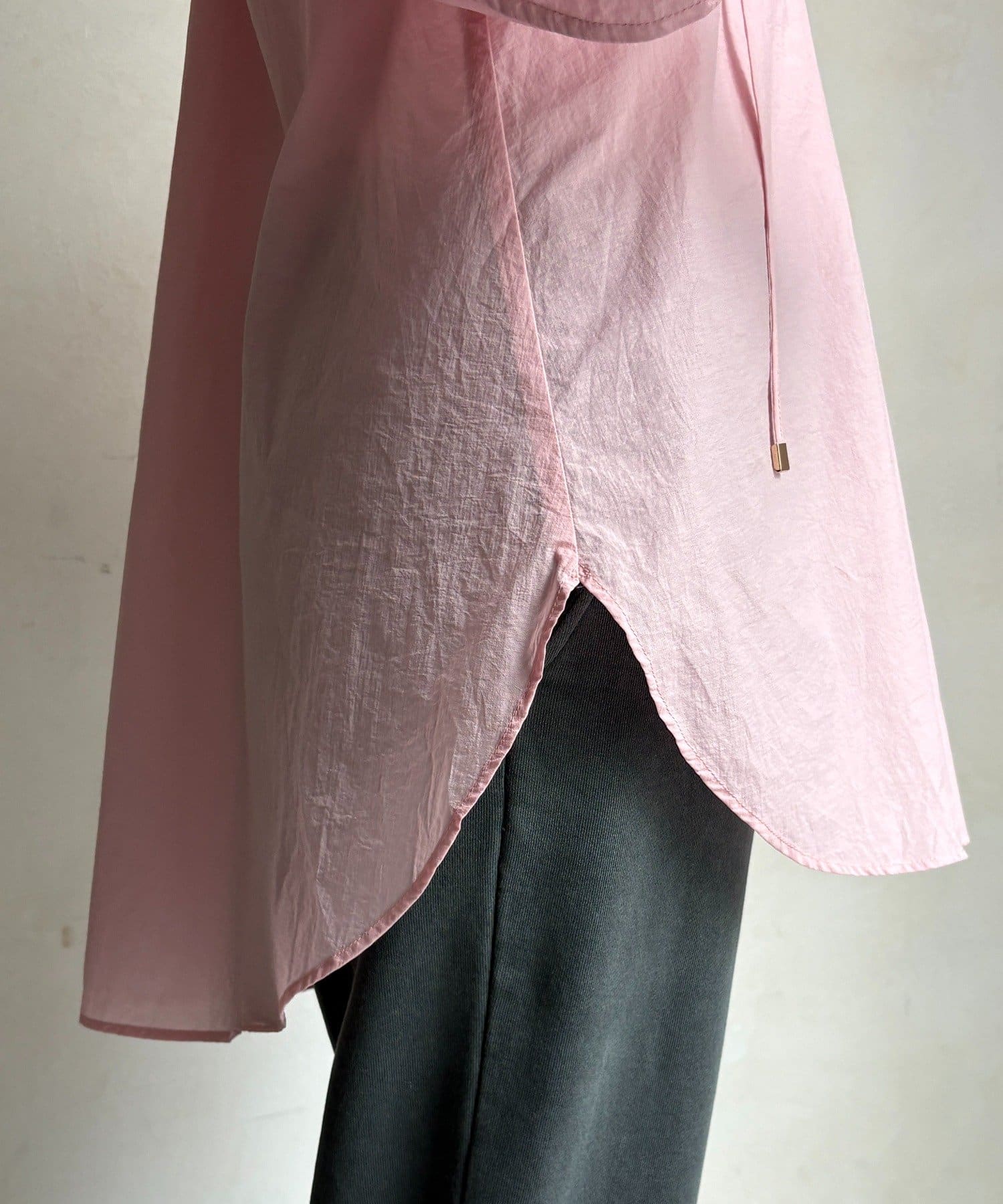 DOUDOU(ドゥドゥ) シャーリングカフチュニックブラウス