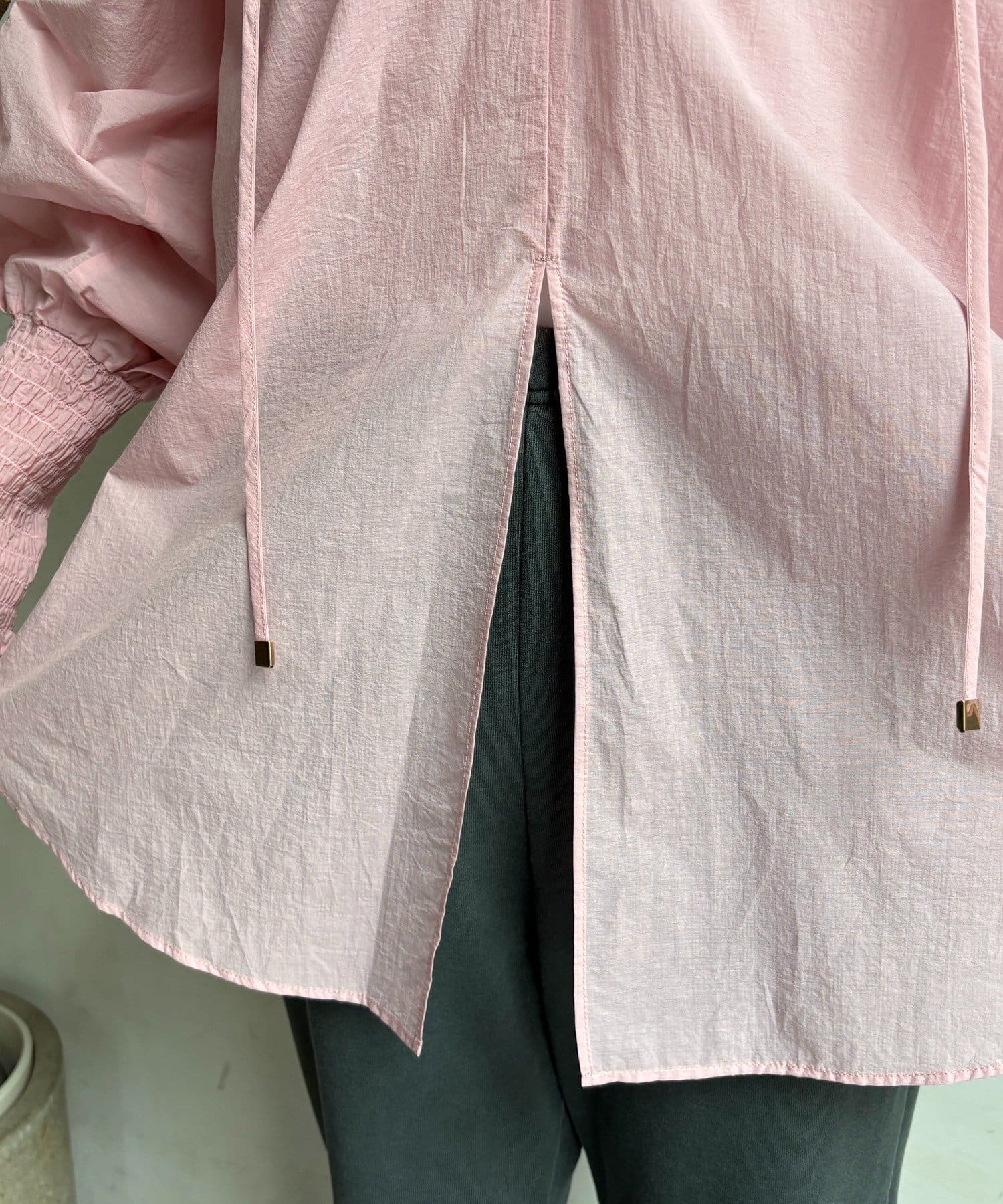 DOUDOU(ドゥドゥ) シャーリングカフチュニックブラウス