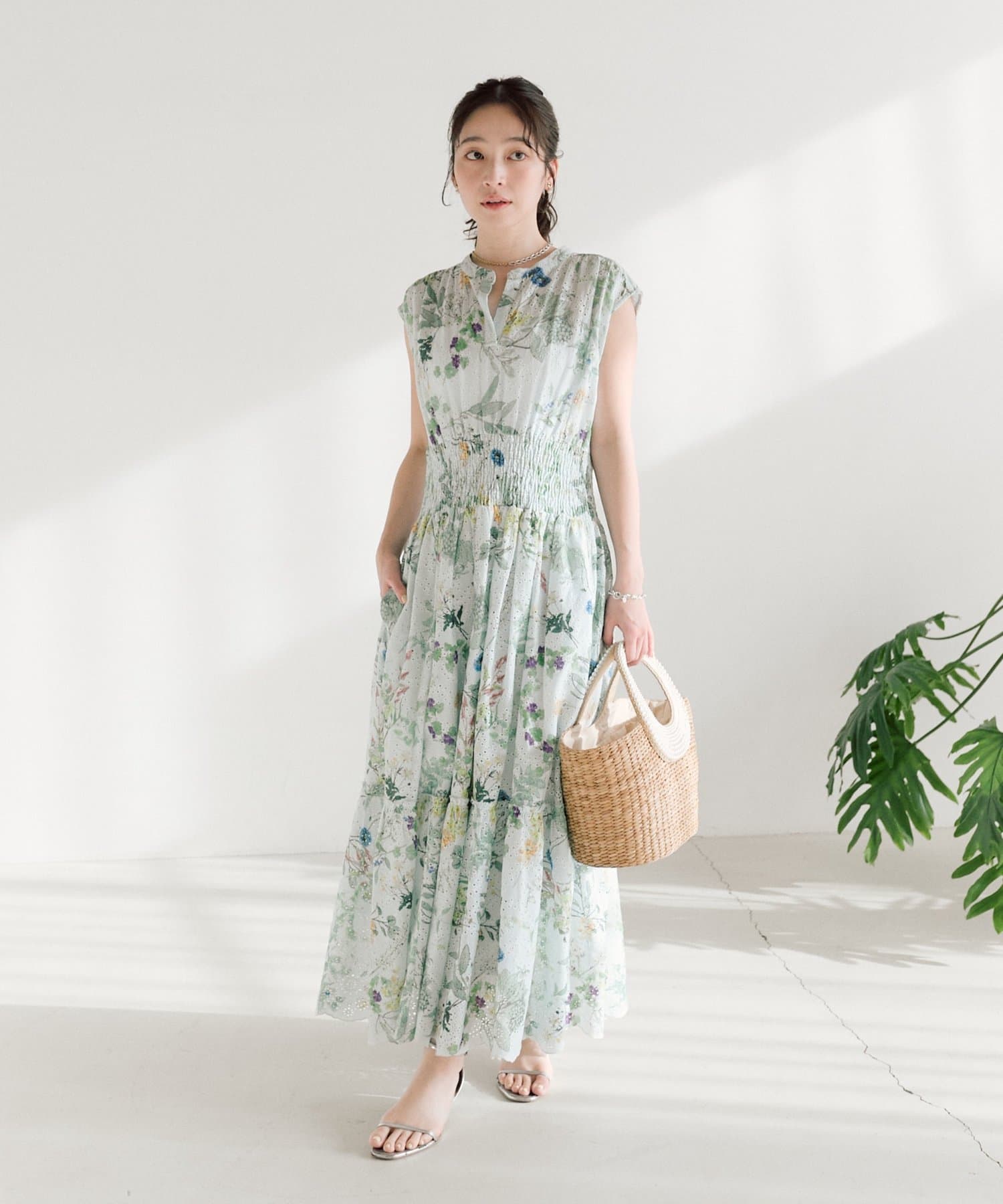 La boutique BonBon(ラブティックボンボン) 【お上品着映え】エンブロイダリーフラワープリントワンピース