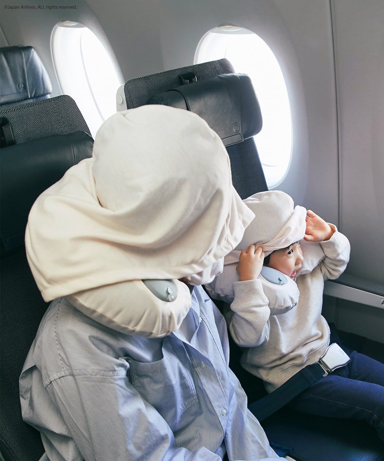 3COINS(スリーコインズ) フードつきネックピロー／JAPAN AIRLINES