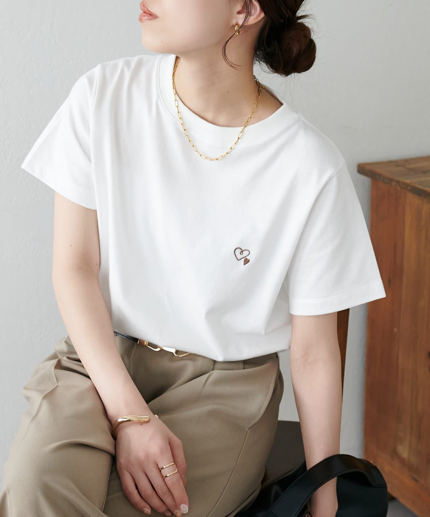 DISCOAT(ディスコート) 【WEB限定】線抜きハート刺繍コンパクト半袖Tシャツ