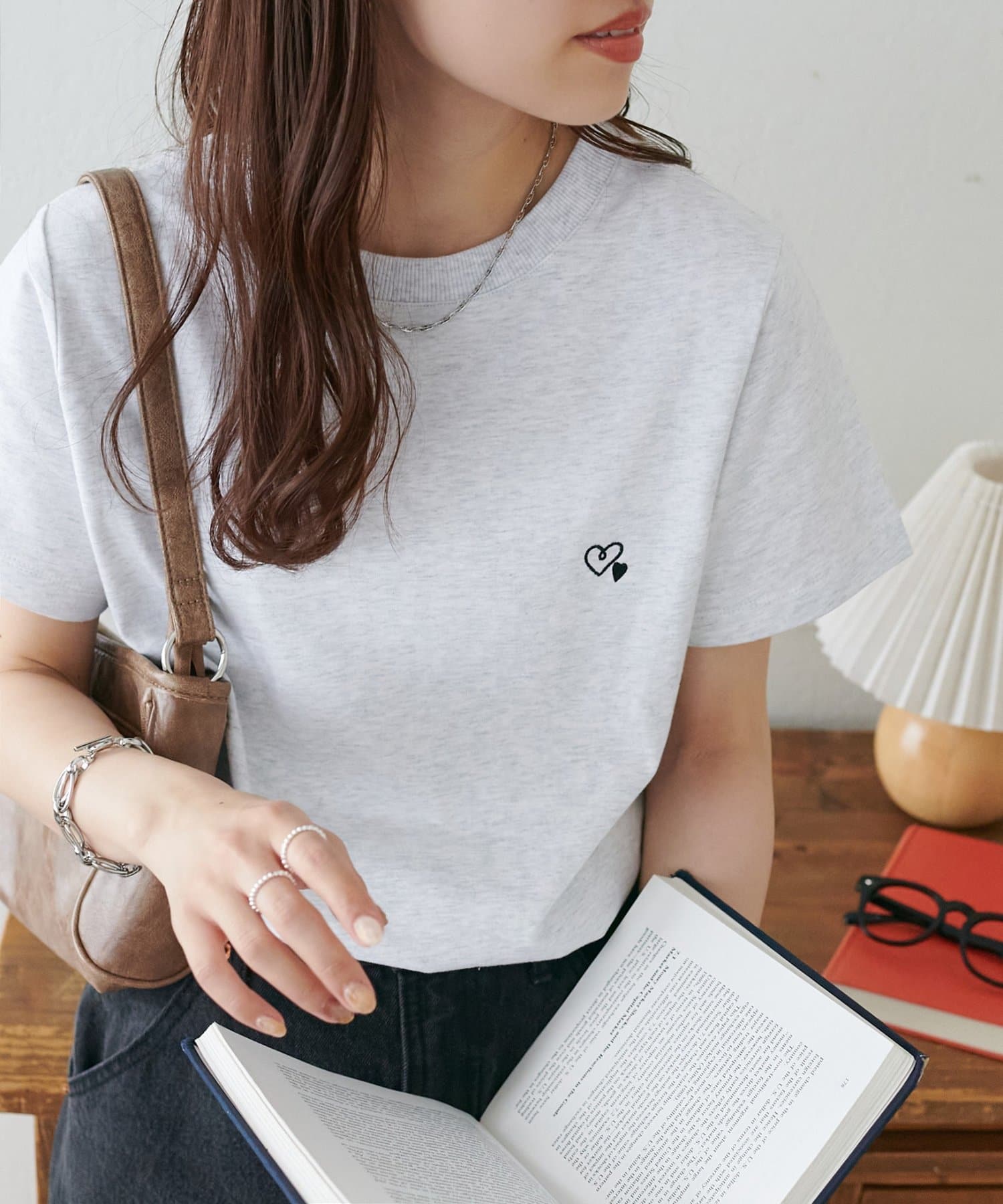 DISCOAT(ディスコート) 【WEB限定】線抜きハート刺繍コンパクト半袖Tシャツ