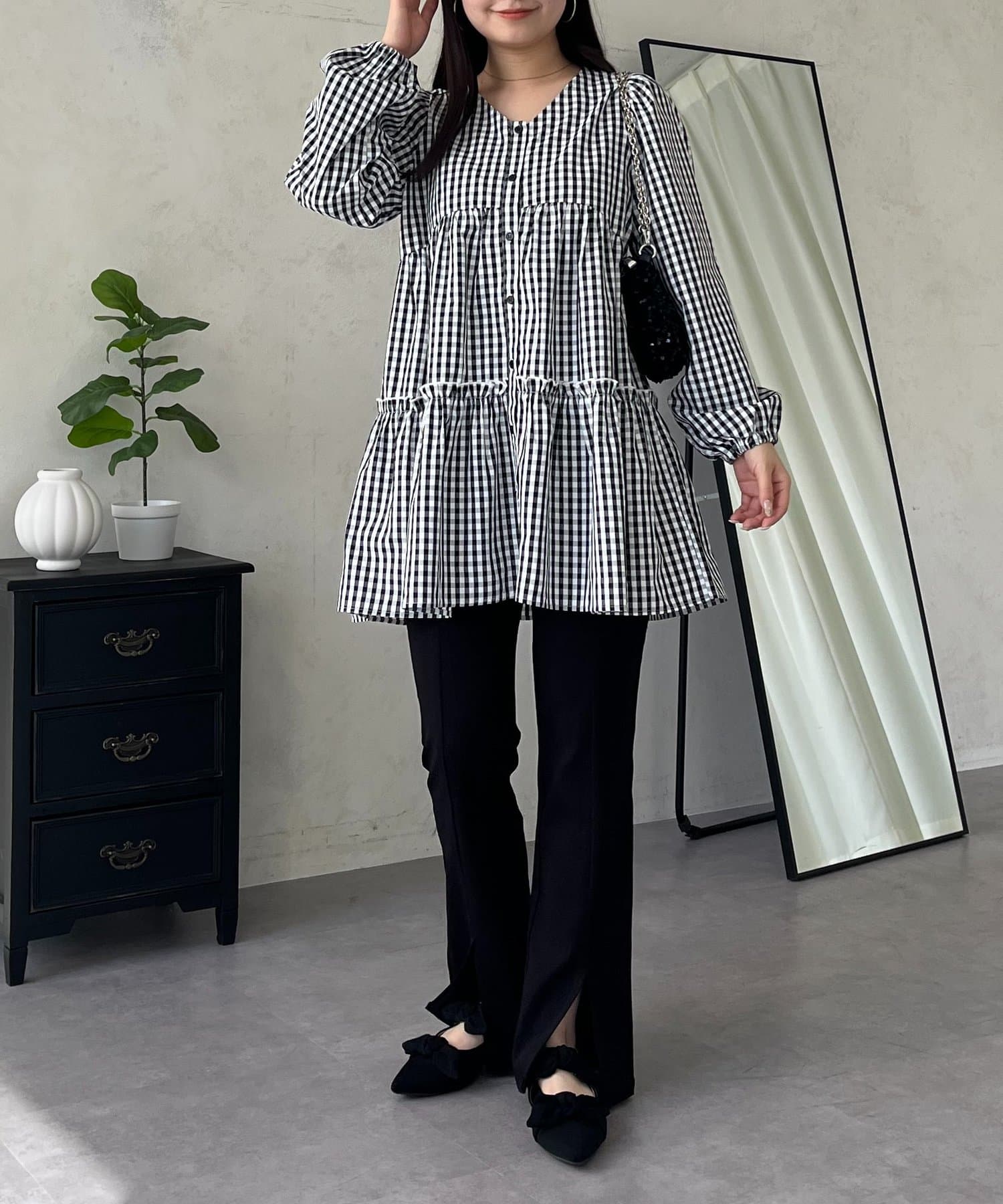 prose verse(プロズヴェール) ミドル丈裾フリルティアードブラウス