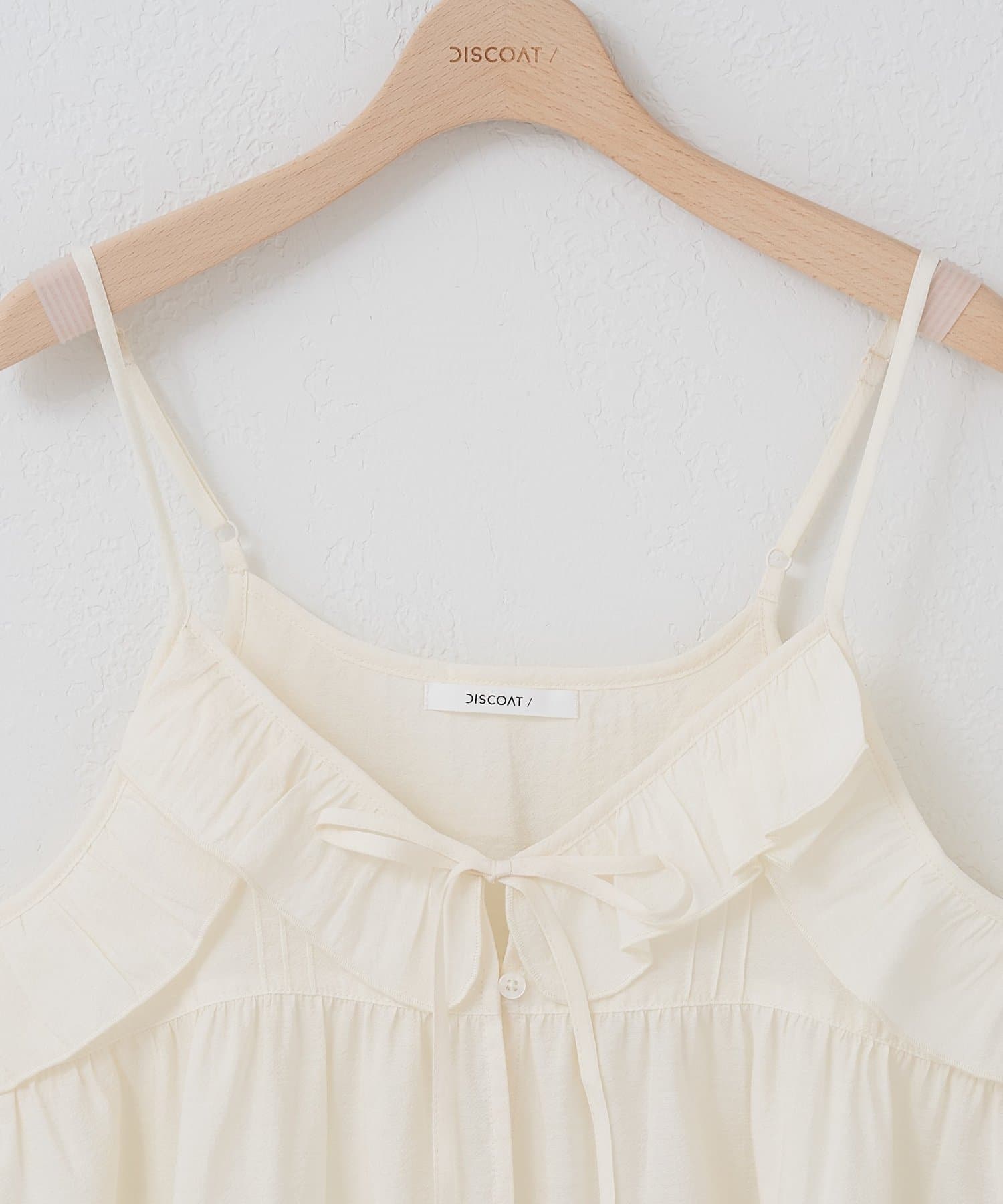 DISCOAT(ディスコート) 【WEB限定】前リボンフリルキャミチュニック