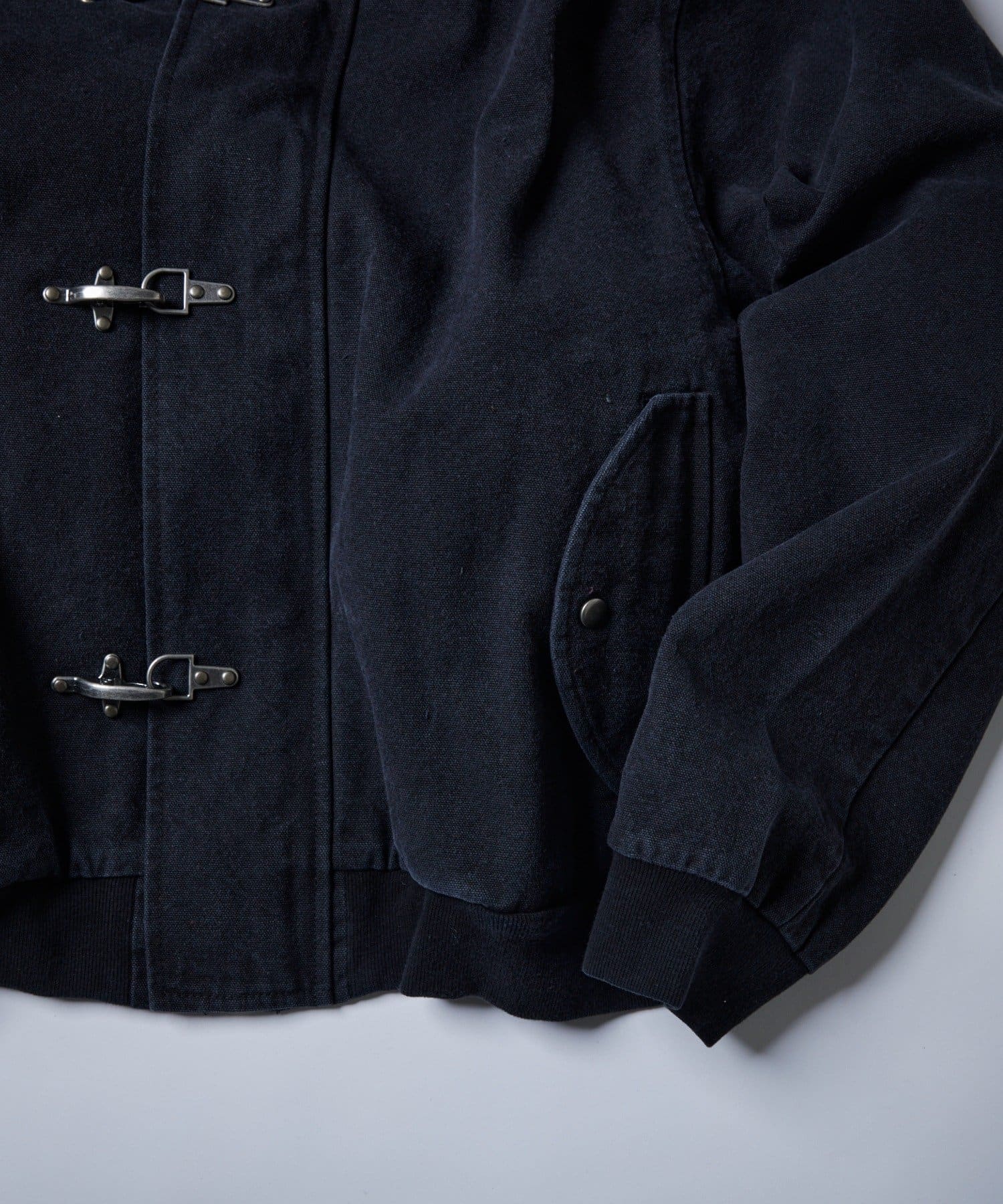 WHO’S WHO gallery(フーズフーギャラリー) 【KOOKY'N】ファイヤーマンダックMA1