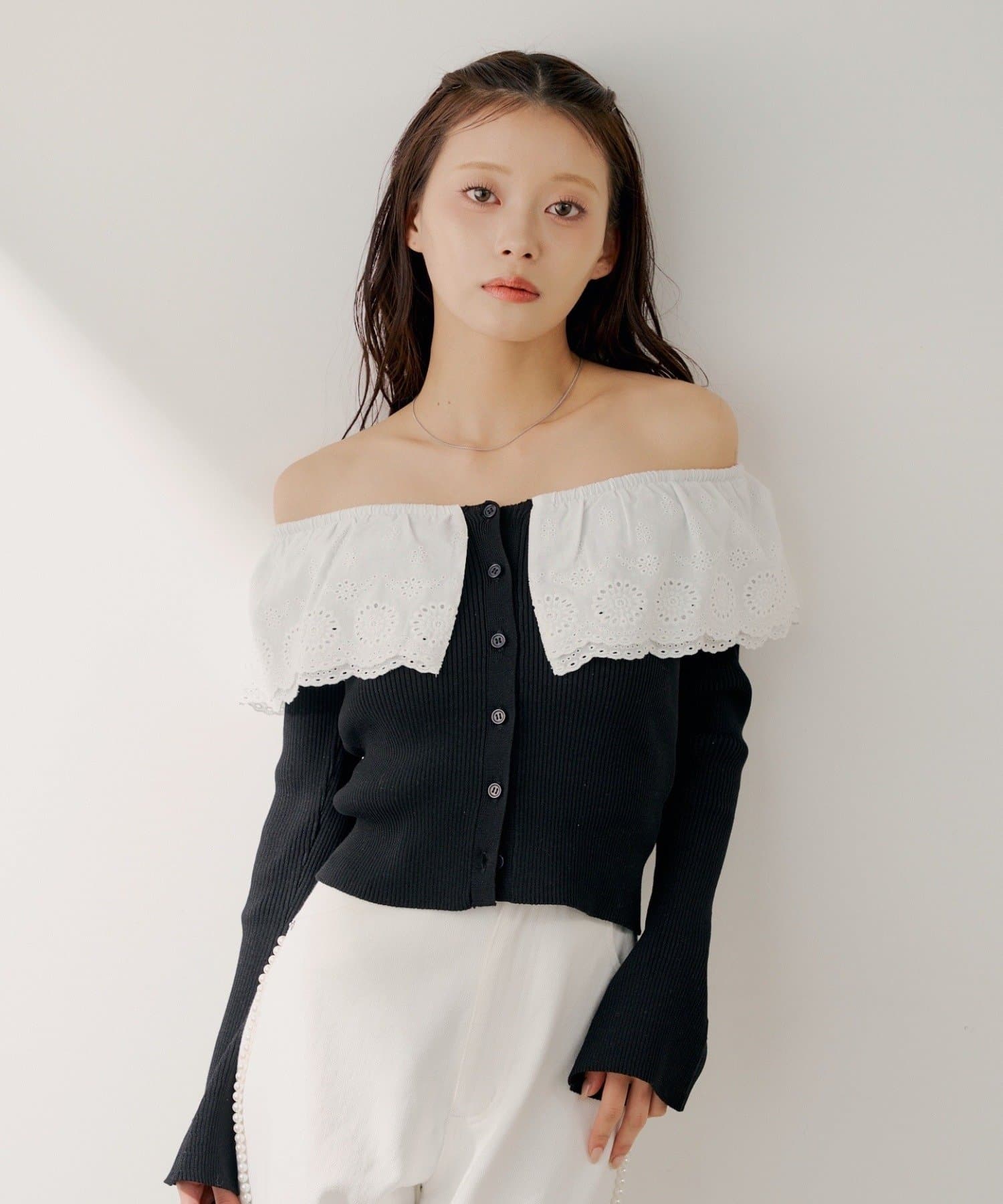 Chico(チコ) 【SALON by Chico】前後2wayダブルレースフリルオフショルニット