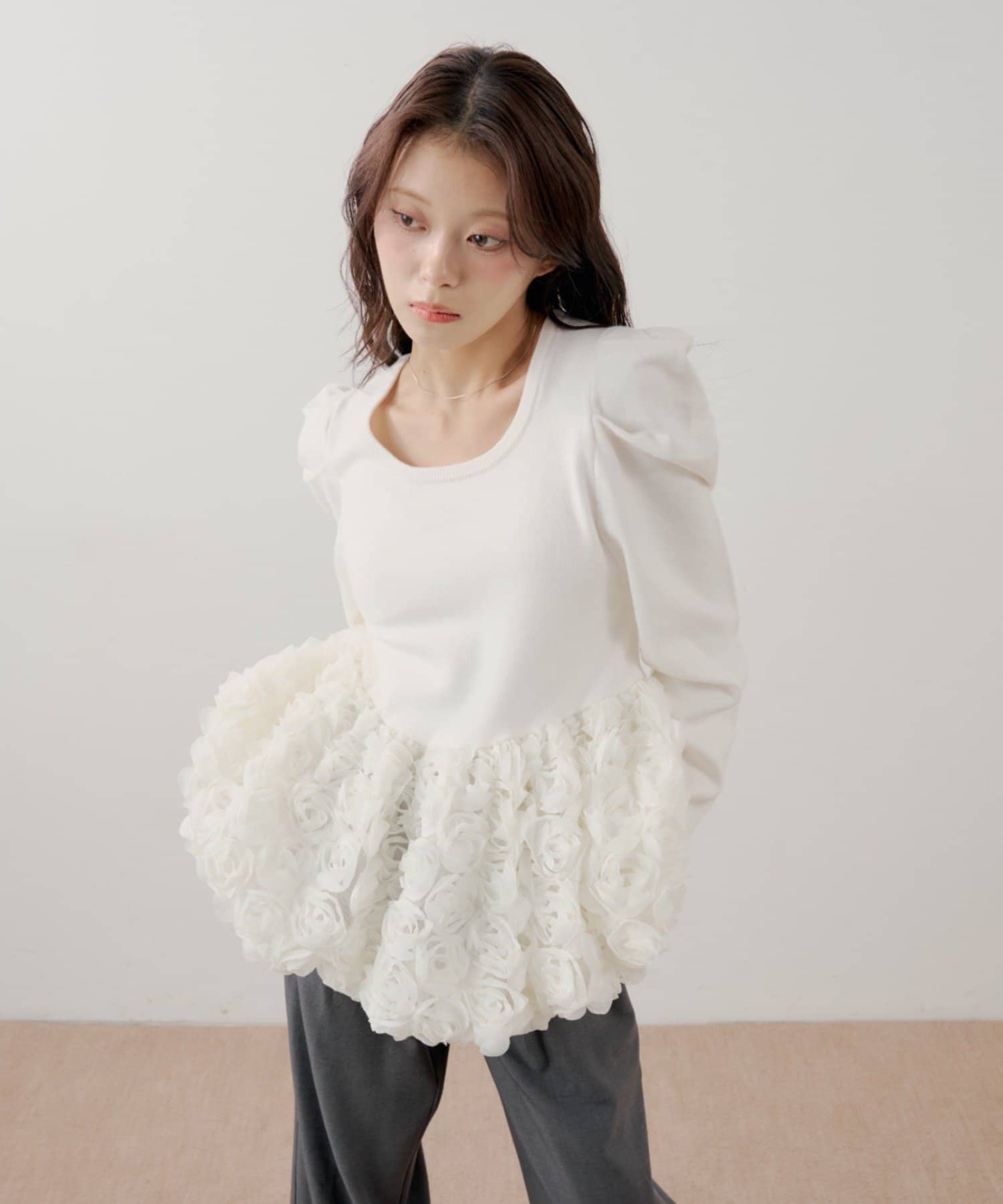 Chico(チコ) 【SALON by Chico】パワショルローズペプラムニット