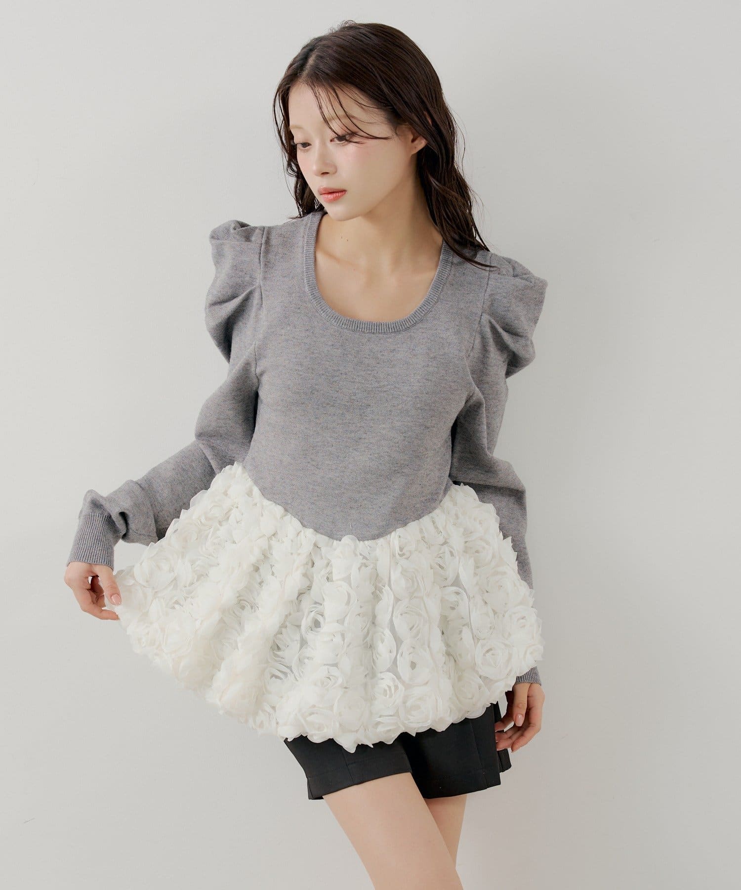 Chico(チコ) 【SALON by Chico】パワショルローズペプラムニット