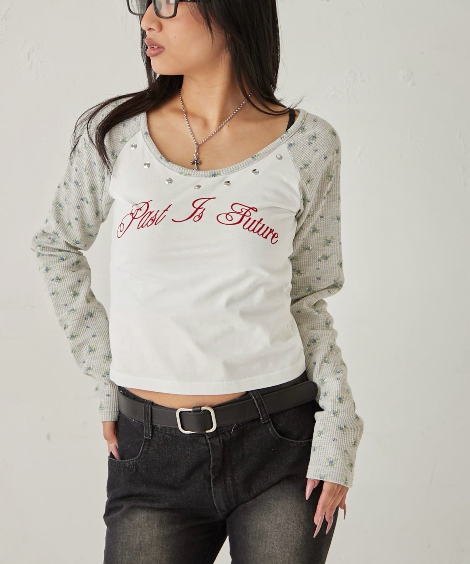 WHO’S WHO gallery(フーズフーギャラリー) WAFFLE FLOWER RAGLAN LOGO TOPS