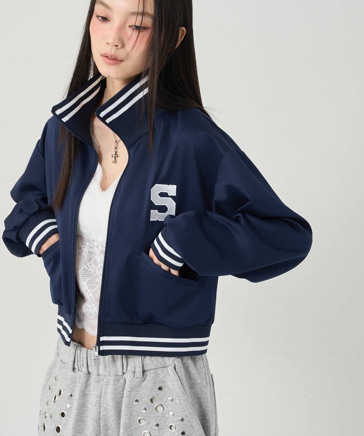 WHO’S WHO gallery(フーズフーギャラリー) S LOGO COMPACT STAND JERSEY