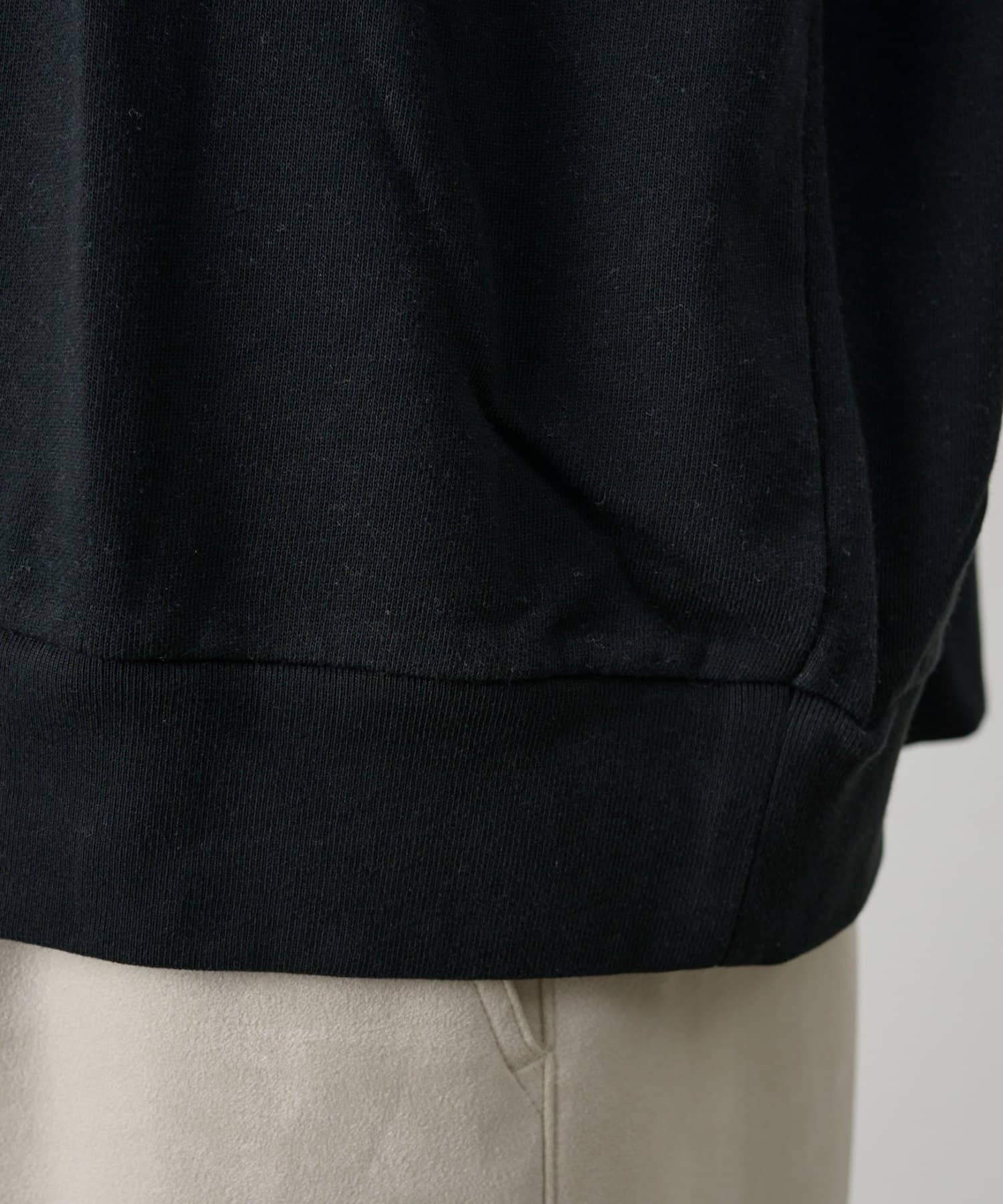 COLONY 2139(コロニー トゥーワンスリーナイン) ワンポイント刺繍クルーネックスウェット