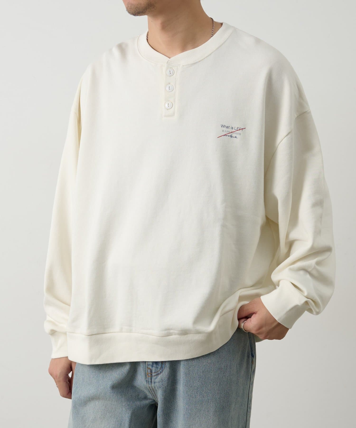 COLONY 2139(コロニー トゥーワンスリーナイン) ワンポイントプリントヘンリーネックスウェット