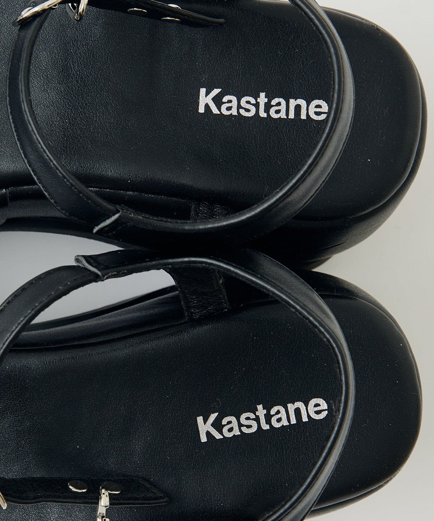 Kastane(カスタネ) 【2.7(土)11:00〜2.8(日)ポイントUP開催/2026SSカタログ】スタッズサンダル
