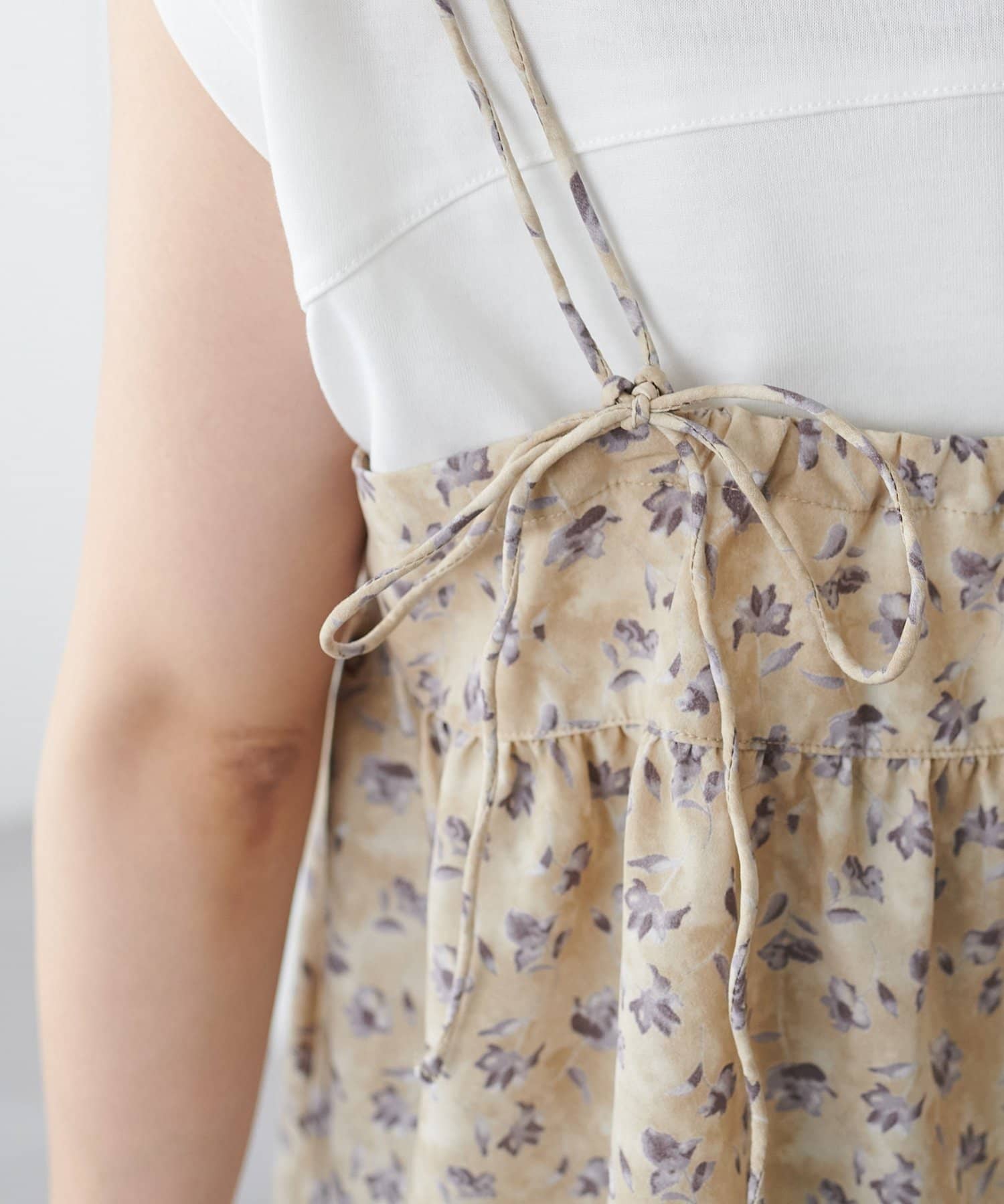 DISCOAT(ディスコート) 【WEB限定】花柄Vネックキャミ