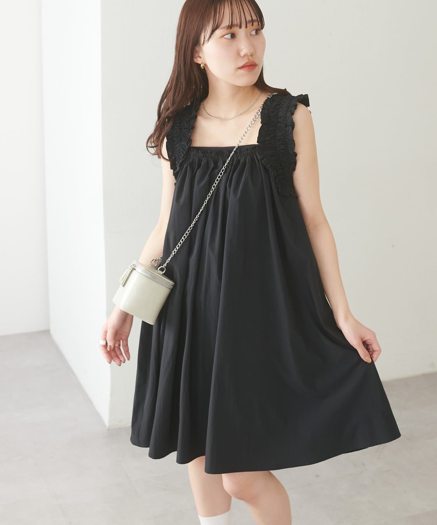 DISCOAT(ディスコート) 【umm./WEB限定】肩フリルミニワンピース