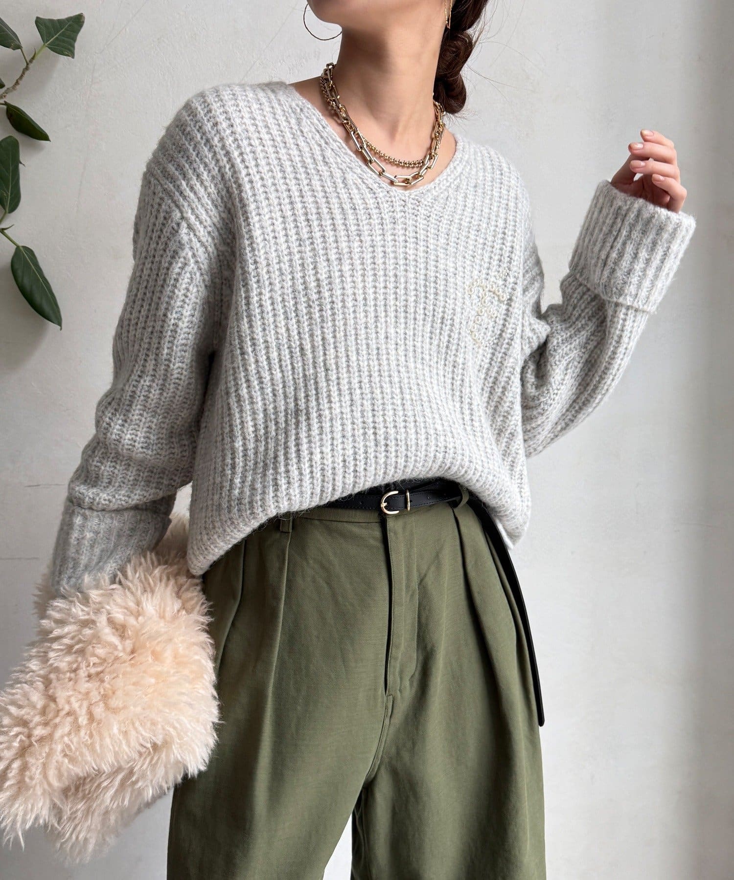 OUTLET(アウトレット) 【DouDou】ロゴブローチ風ニット