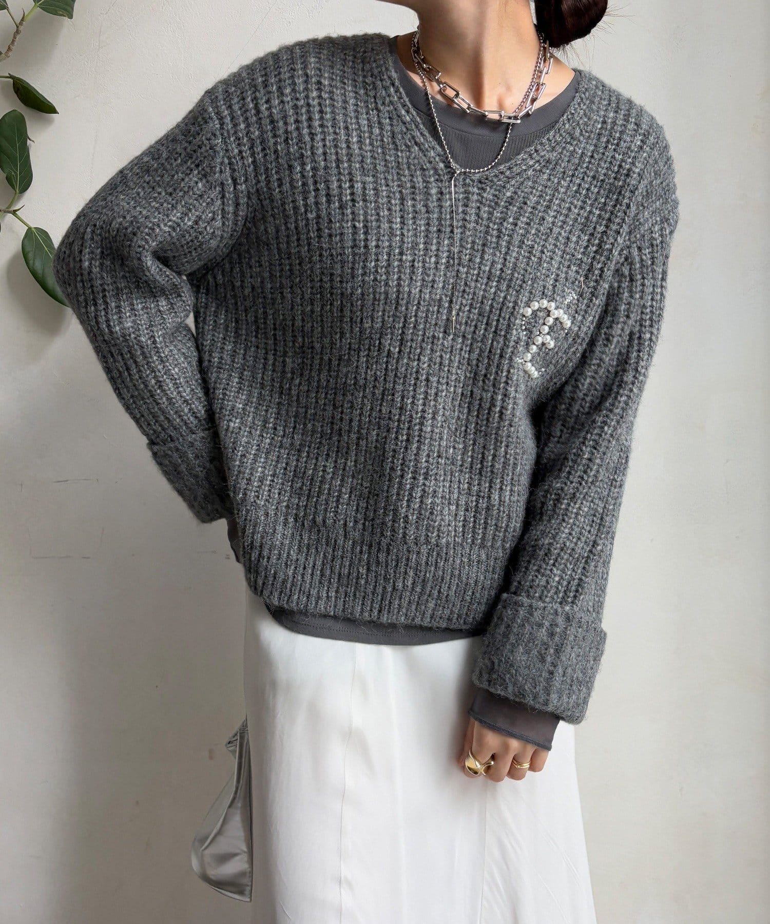 OUTLET(アウトレット) 【DouDou】ロゴブローチ風ニット