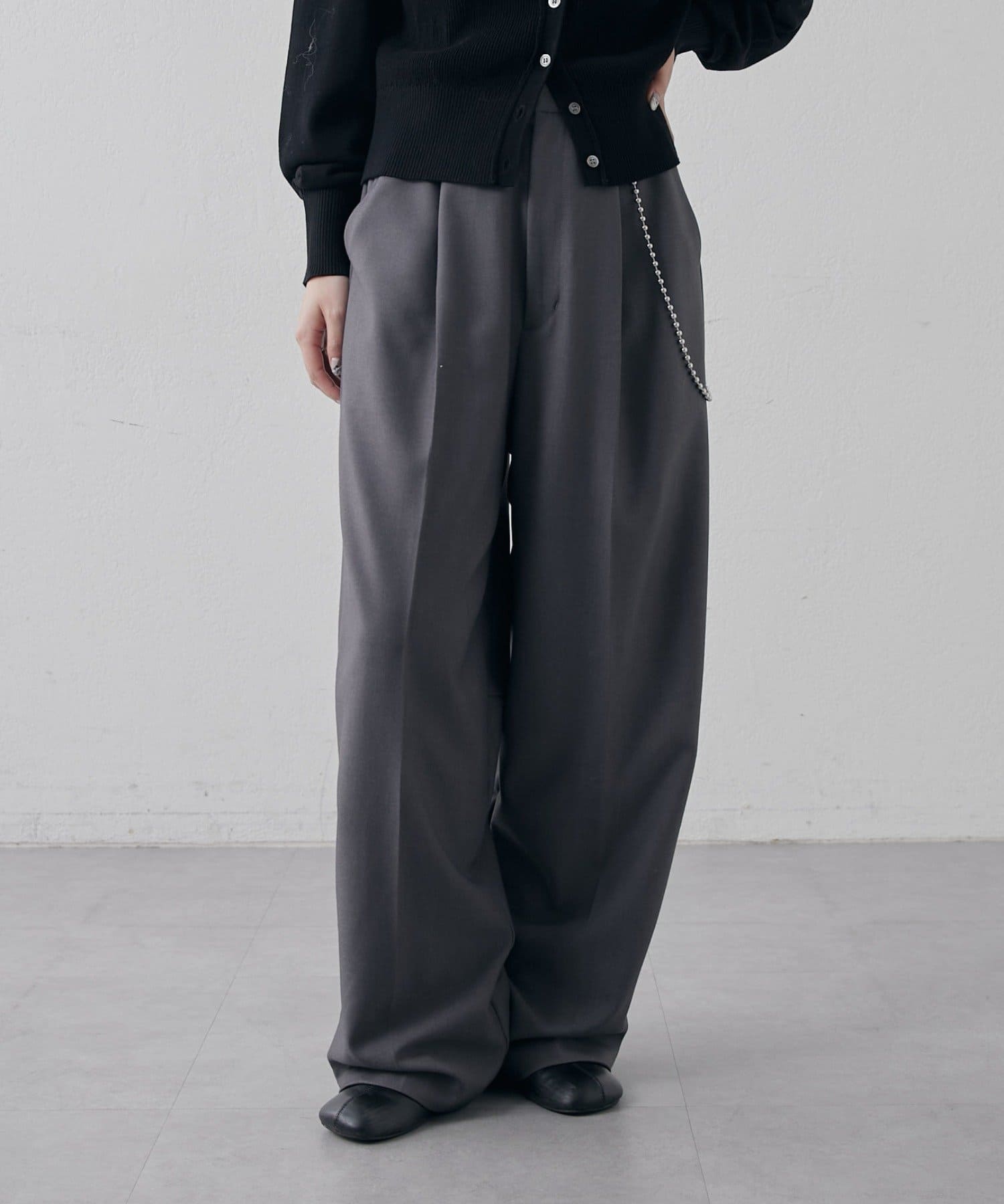 OUTLET(アウトレット) 【Lui's】後ろ切替チェーン付きスラックスパンツ