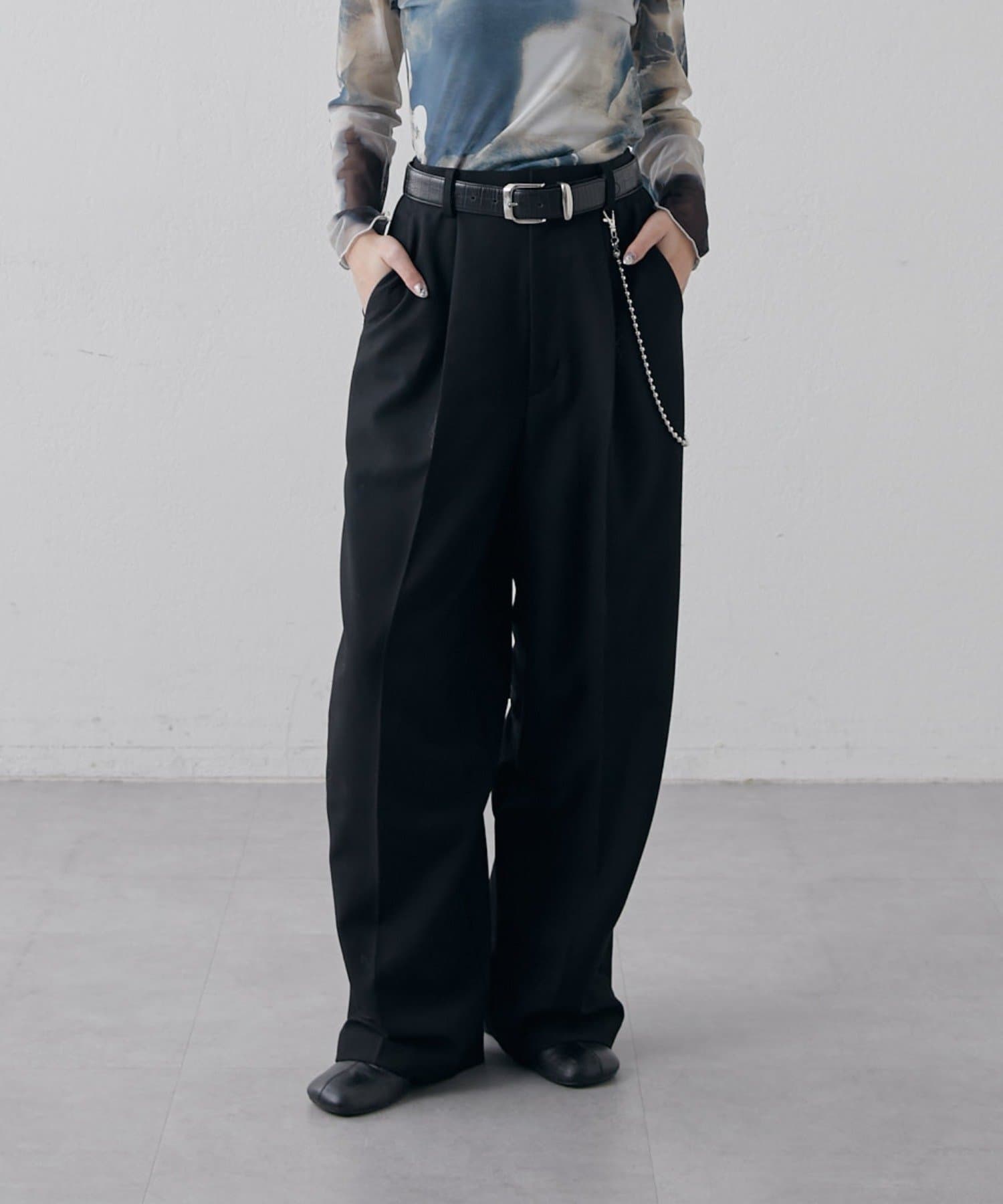 OUTLET(アウトレット) 【Lui's】後ろ切替チェーン付きスラックスパンツ