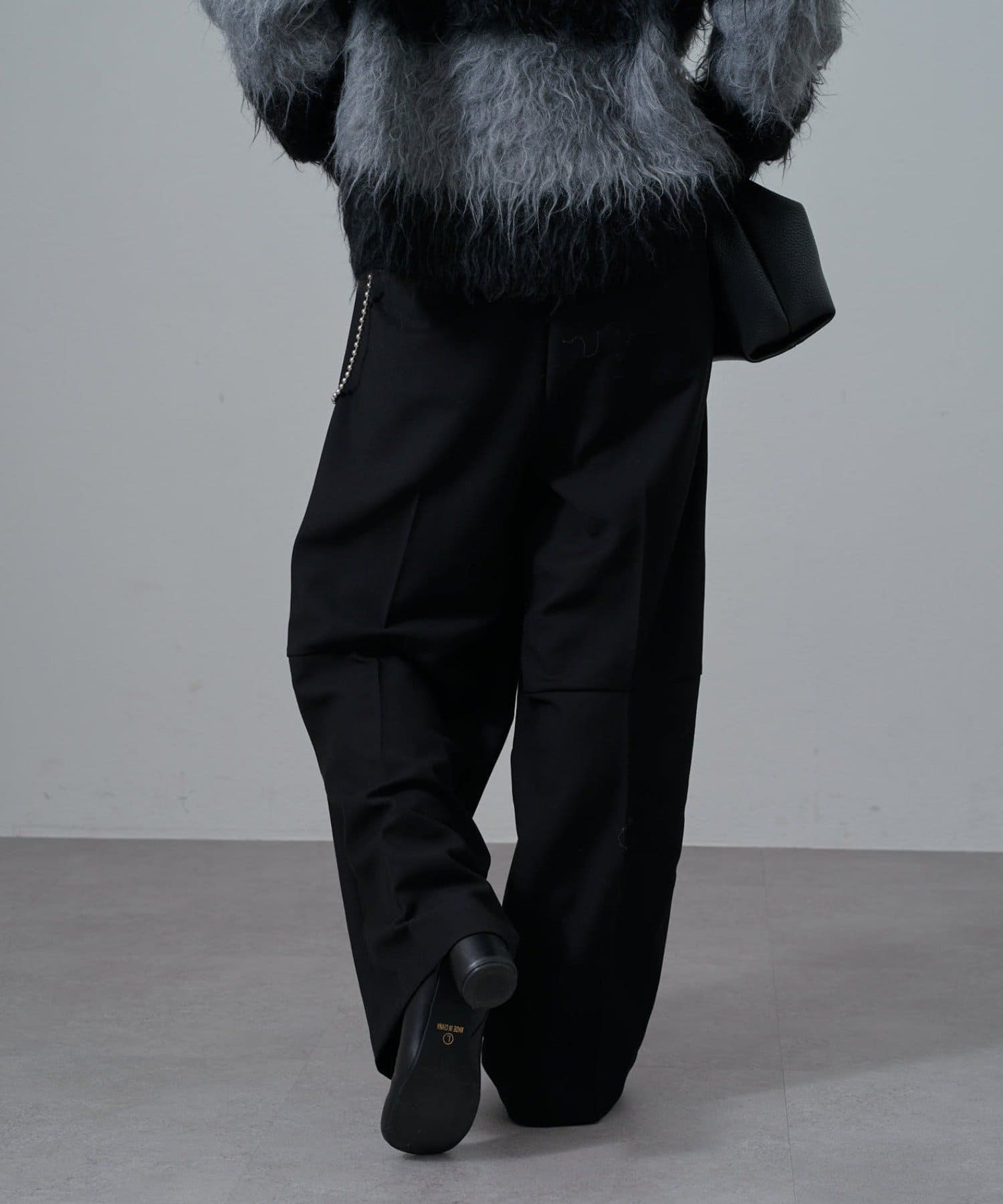 OUTLET(アウトレット) 【Lui's】後ろ切替チェーン付きスラックスパンツ