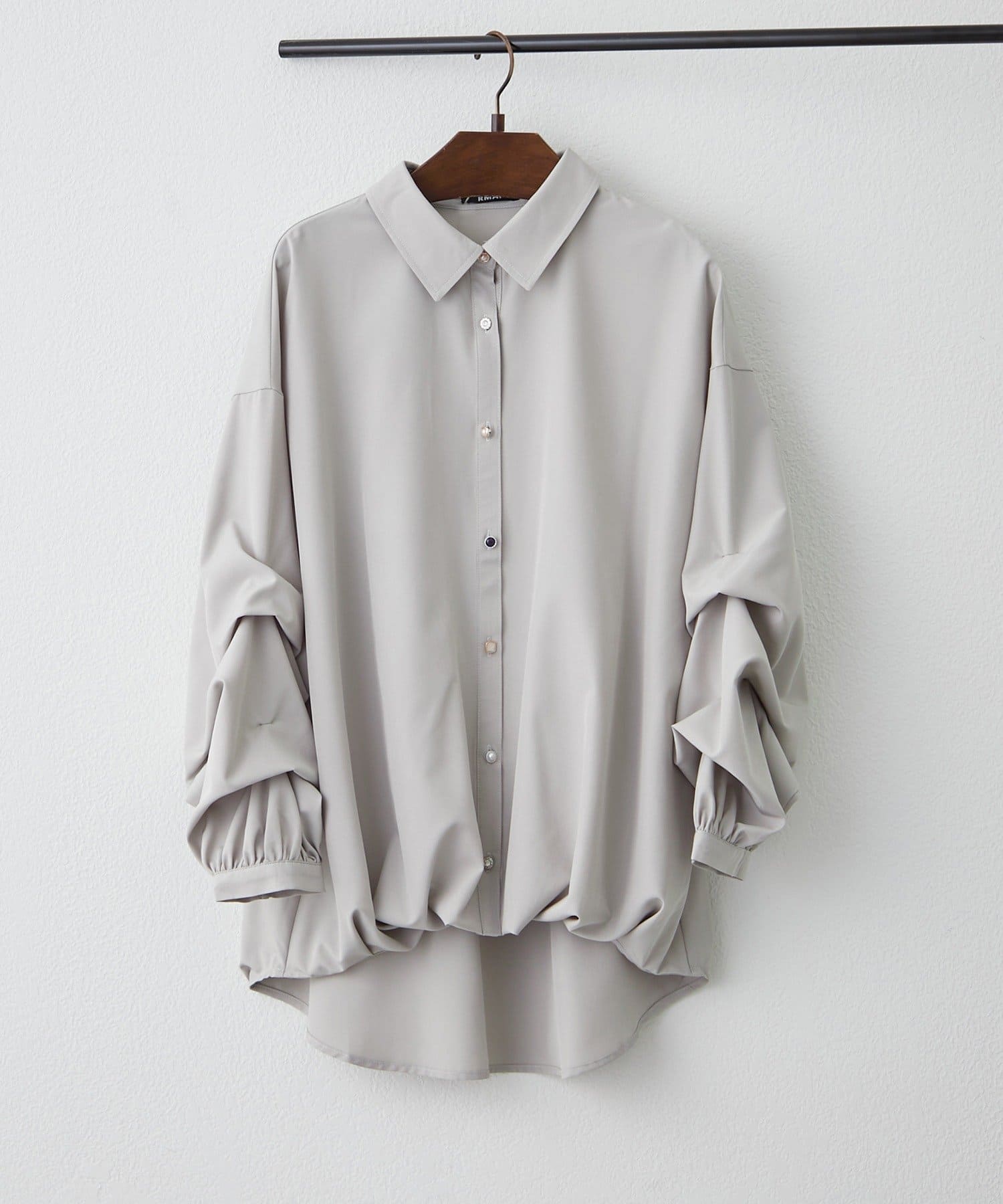 Remind me and forever(リマインドミーアンドフォーエバー) 色々ボタン段々袖タケノコタックブラウス