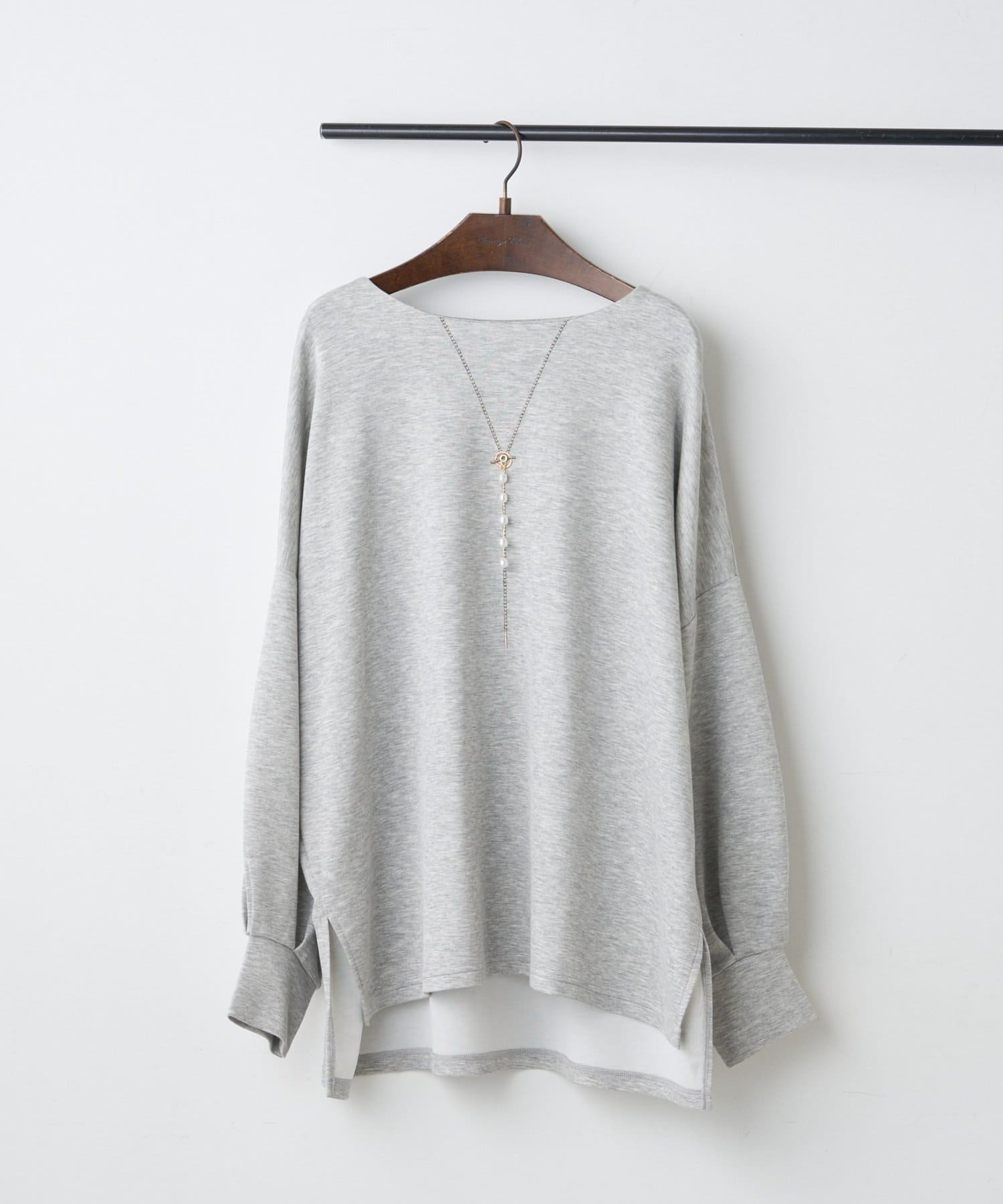 Remind me and forever(リマインドミーアンドフォーエバー) ネックレス刺繍２WAYプルオーバー