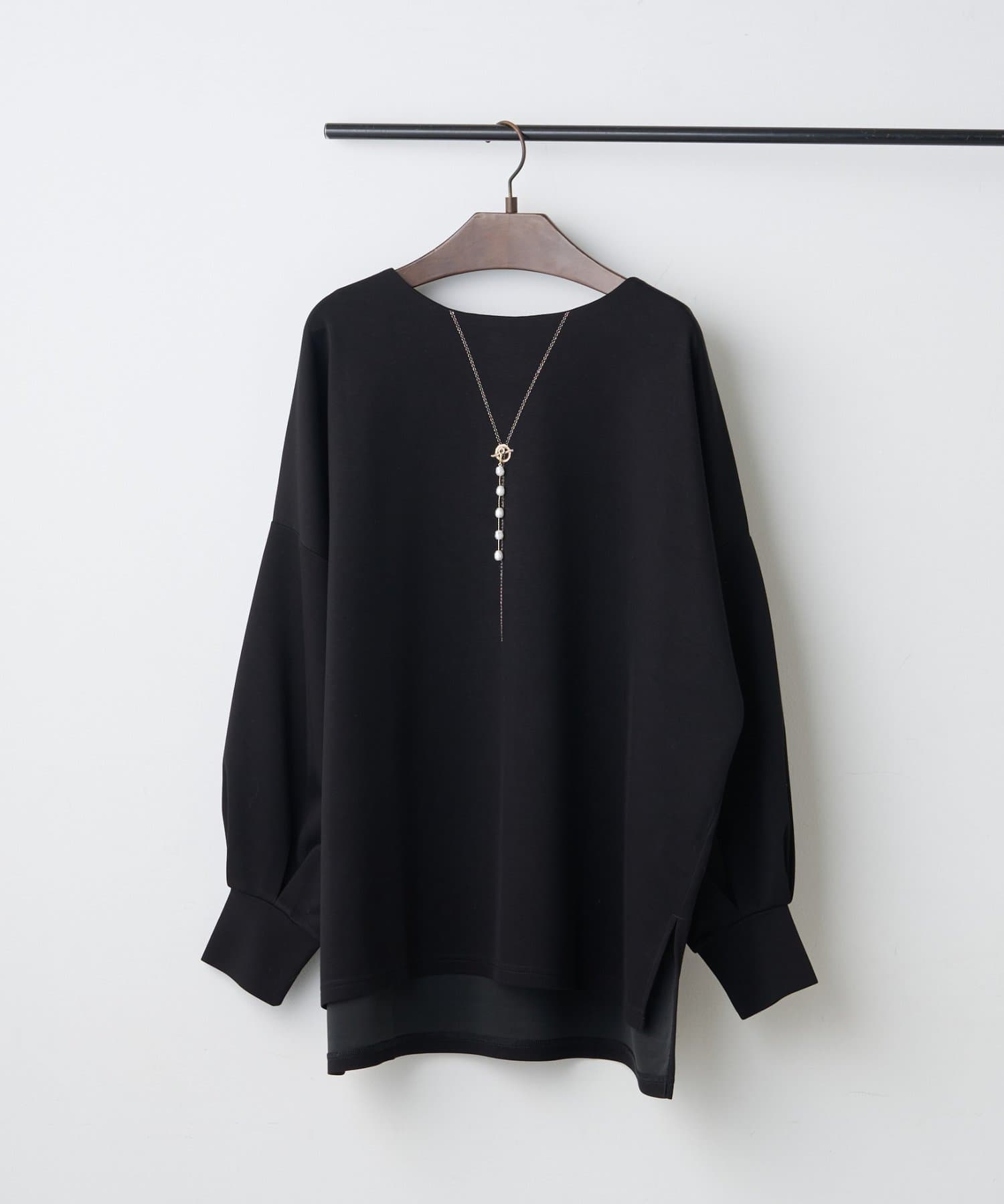 Remind me and forever(リマインドミーアンドフォーエバー) ネックレス刺繍２WAYプルオーバー